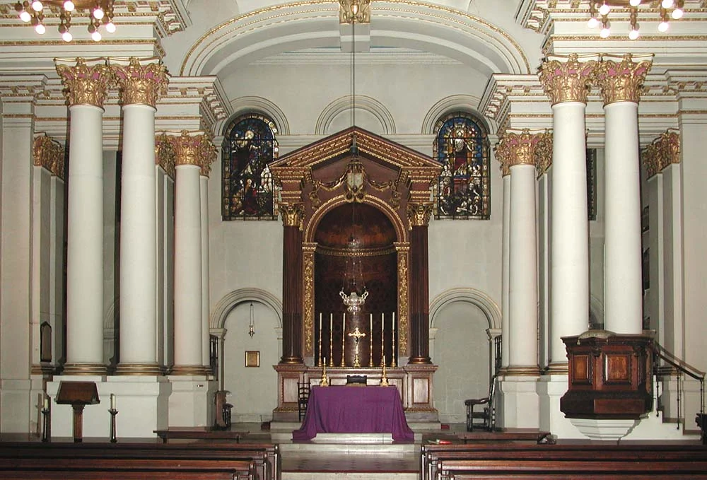 St_George,_Bloomsbury_Way,_London_WC1_-_East_end_-_geograph.org.uk_-_1683161.jpg