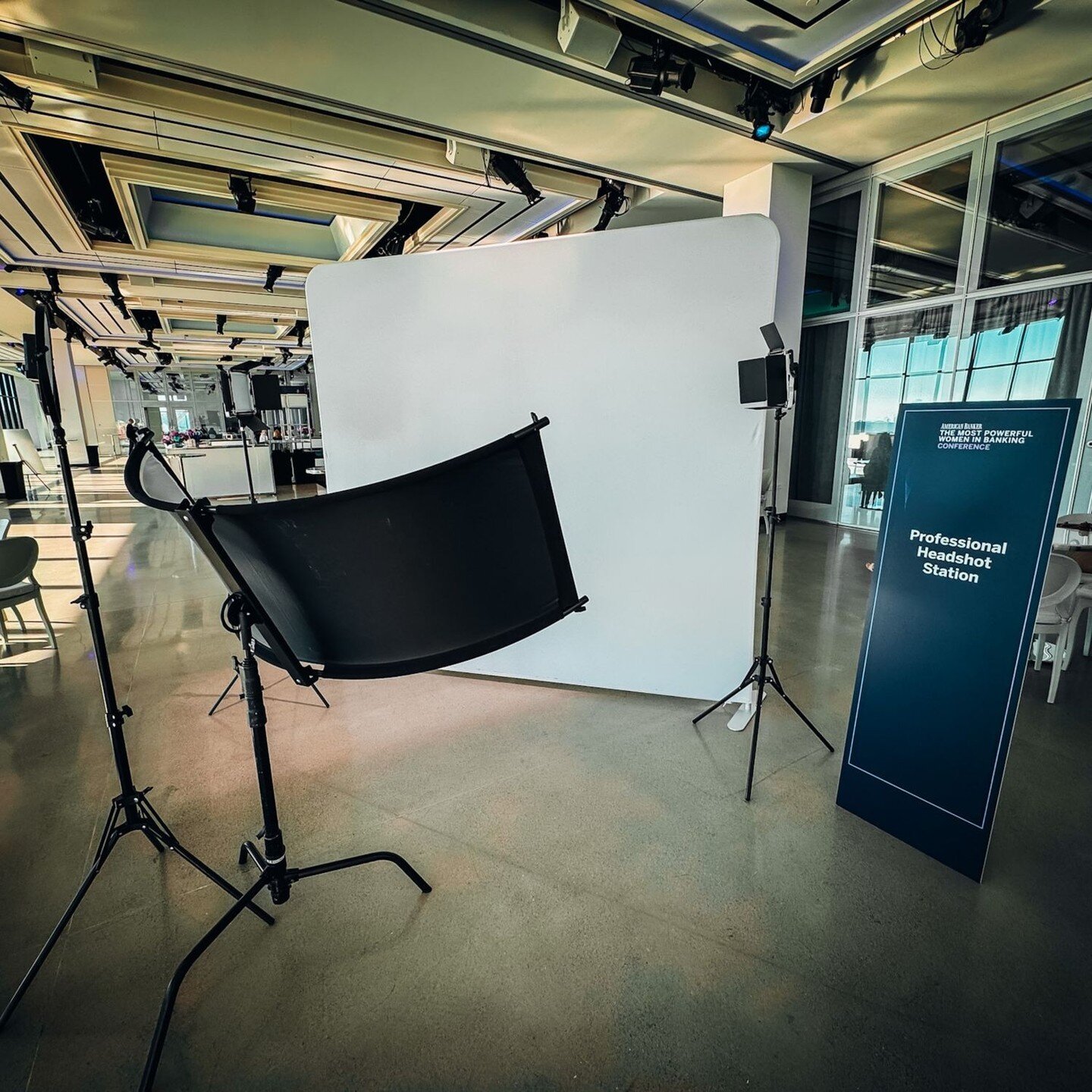 Step up your professional game with a fresh update! 🌟 Try a headshot station - perfect for a business lunch or tradeshow. Ready to make those first impressions count! 💼✨ #NewProfilePic #headshotstation