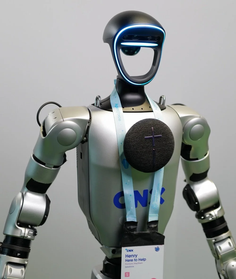 Our newest headshot of Henry the Robot at Salesforce CNX in Chicago this past week! #HeadshotStation #AiRobot #Salesforce