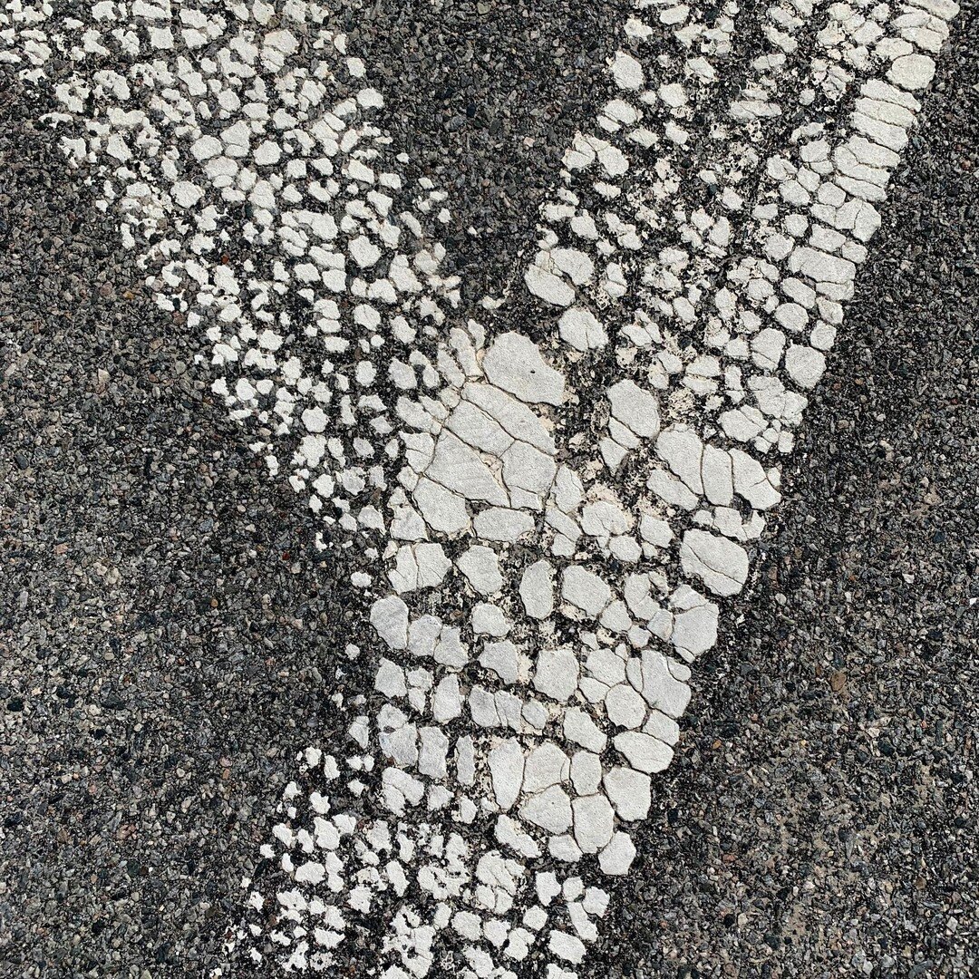 Maybe a crosswalk at Sandy Neck Beach in Sandwich MA. Maybe a letter 'y'. 

#foundtype #letterforms #texture #designinspo #asphfalt #crosswalk #graphicdesign #interrobangdesign