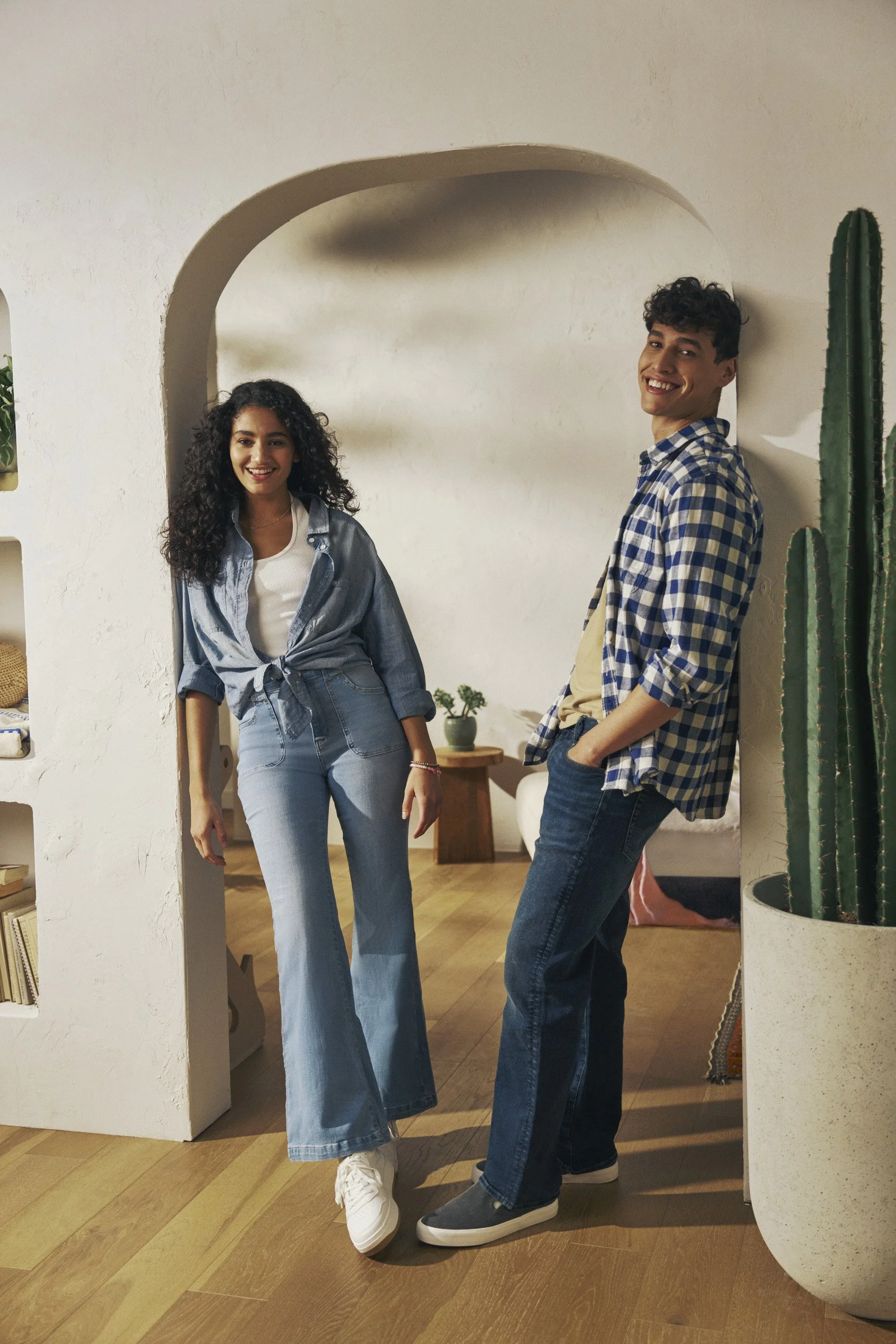 INTL_AE_Summer_2023_Group Double_Look1_2492_v02.jpg