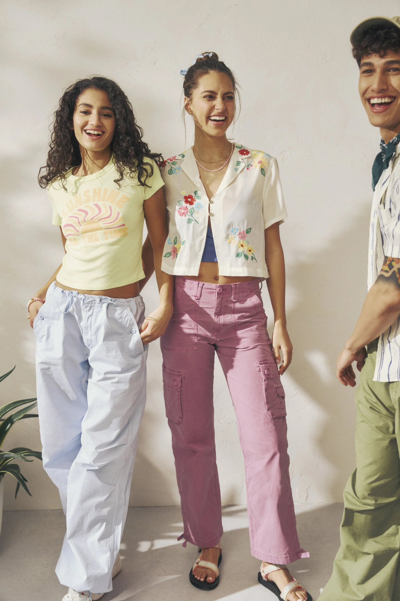 INTL_AE_Summer_2023_Group Triple_Look1_5554_v02.jpg