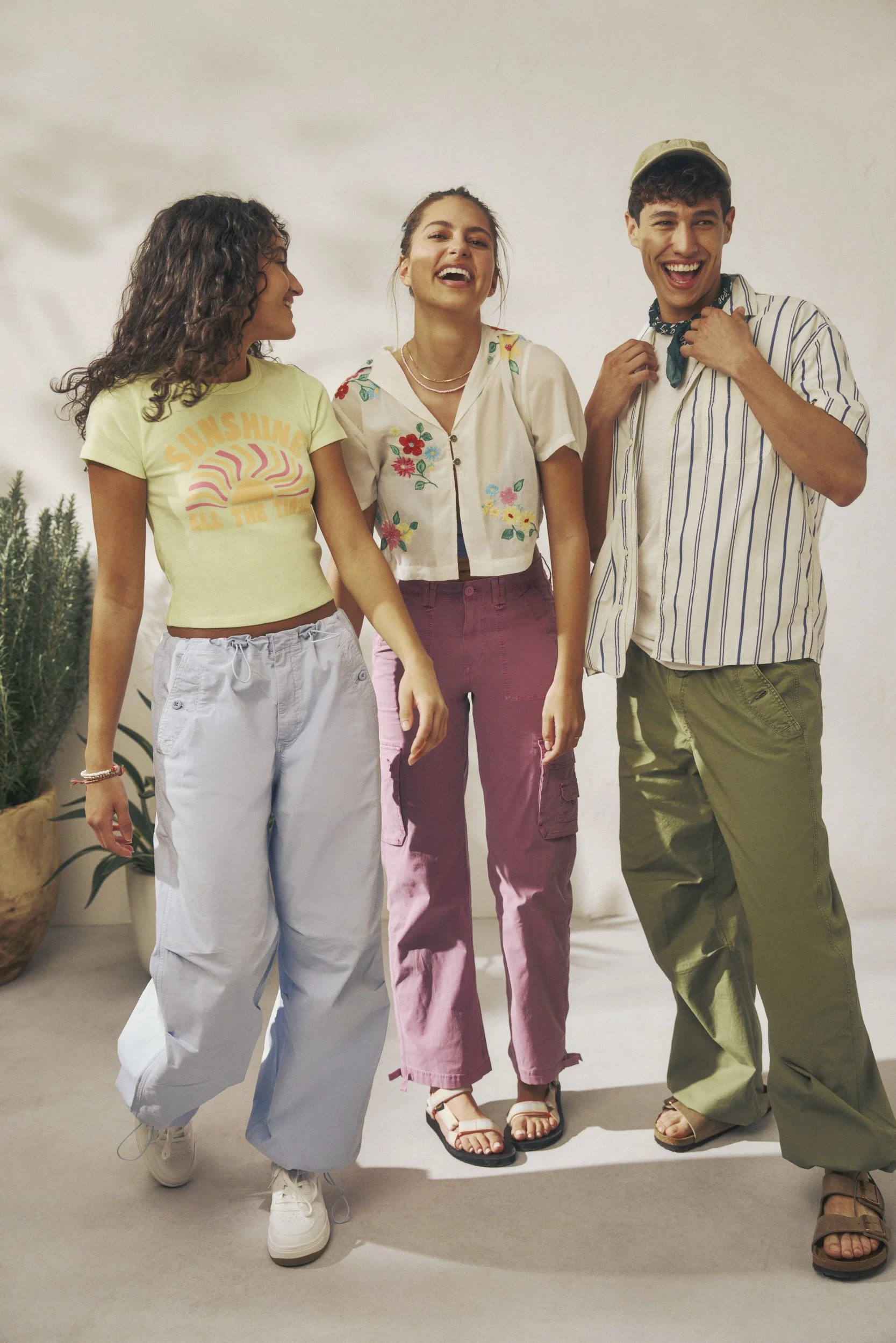 INTL_AE_Summer_2023_Group Triple_Look1_5694_v02.jpg