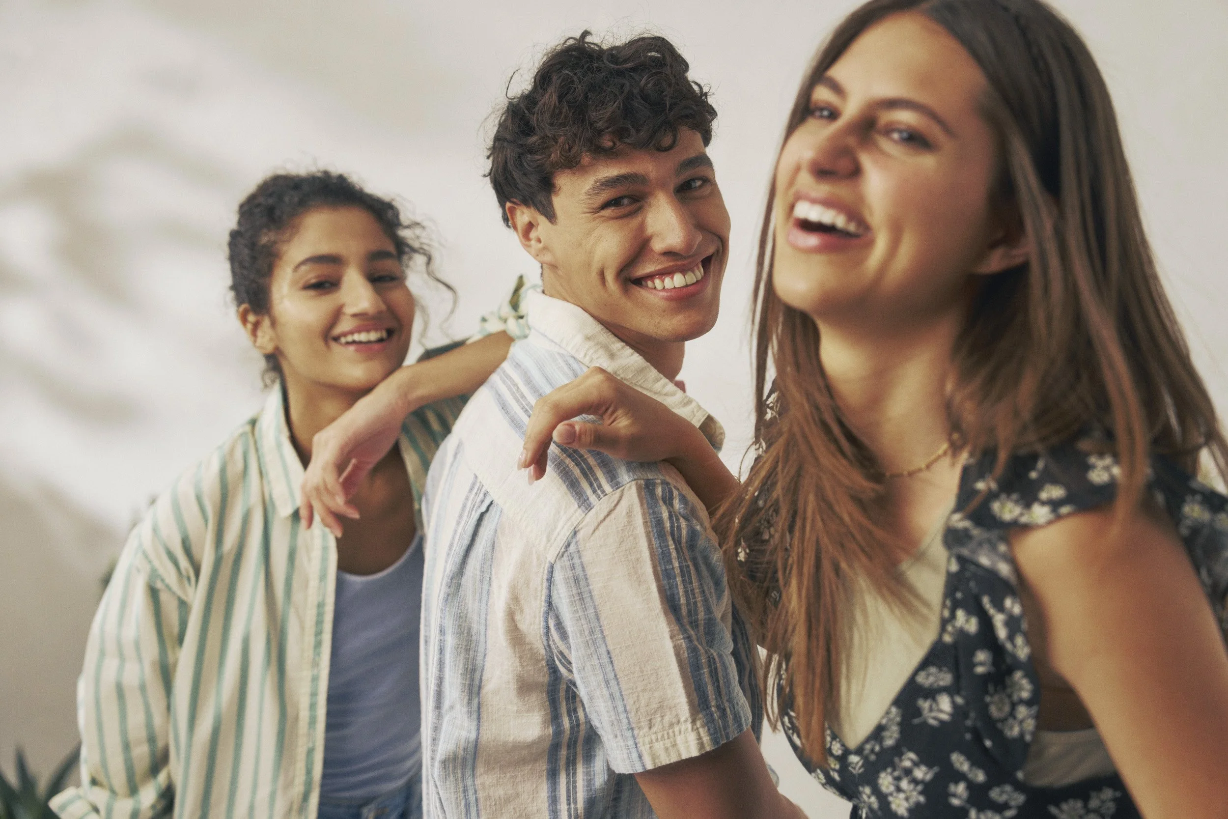 INTL_AE_Summer_2023_Group Triple_Look2_7080_v02.jpg