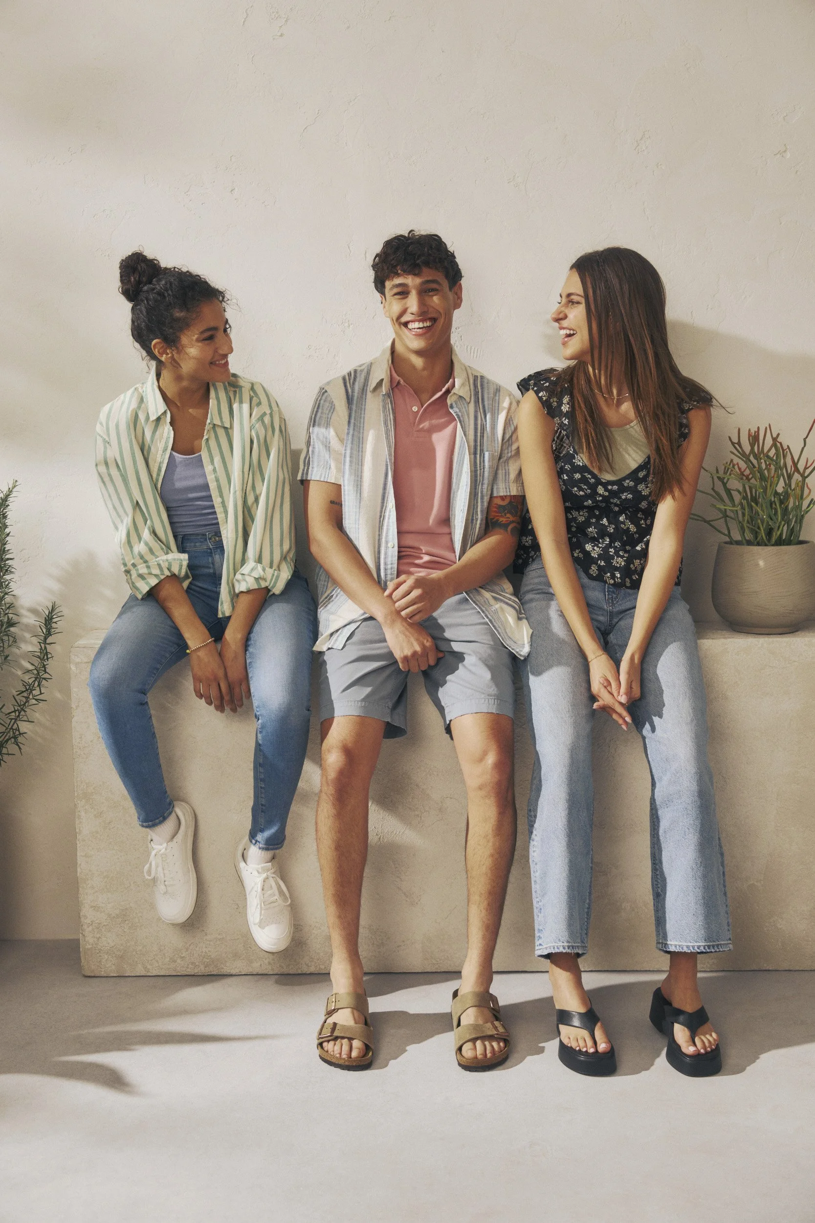 INTL_AE_Summer_2023_Group Triple_Look2_7111_v01.jpg