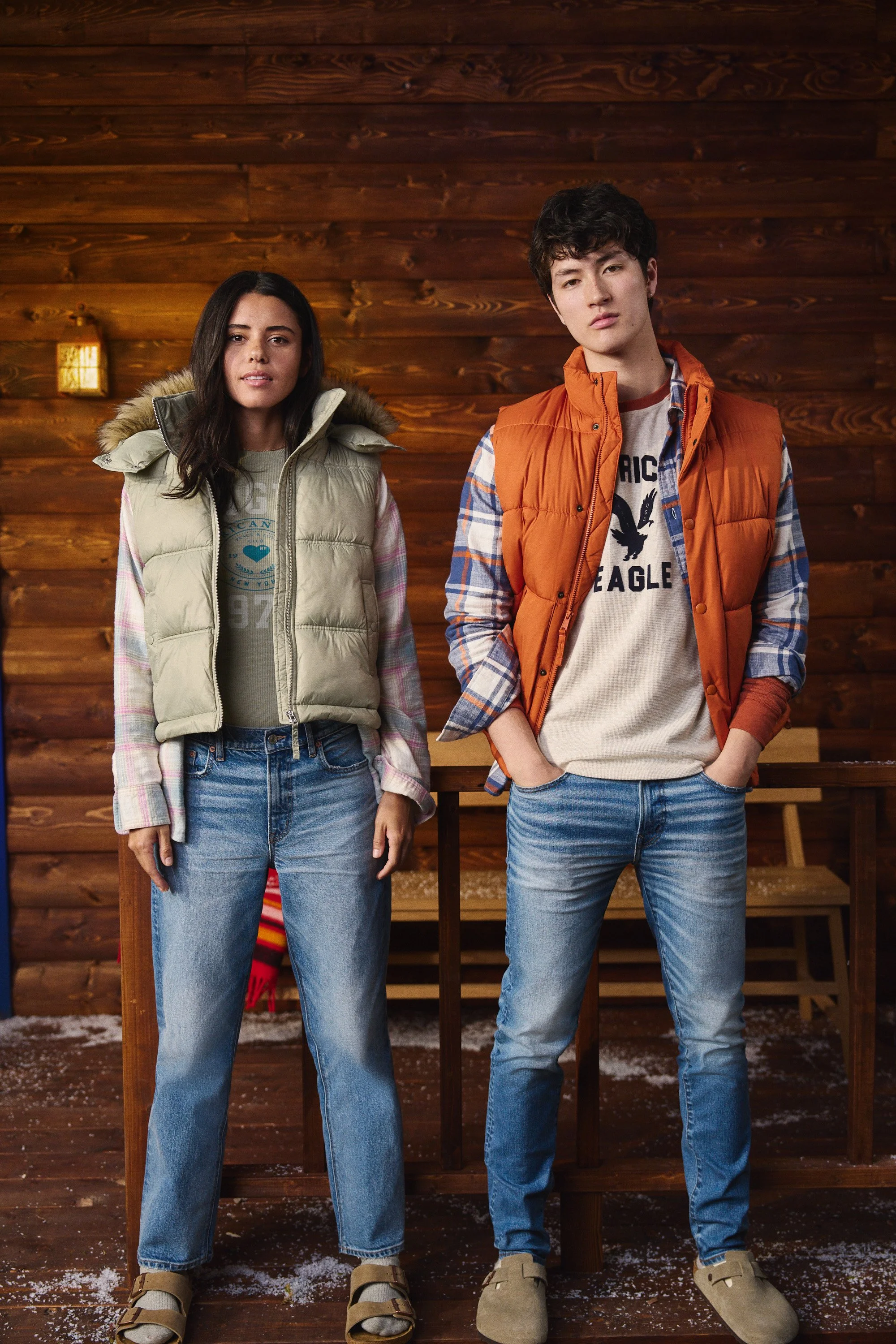 INTL_AE_HOL_2023_DUAL_Look_03_002.jpg