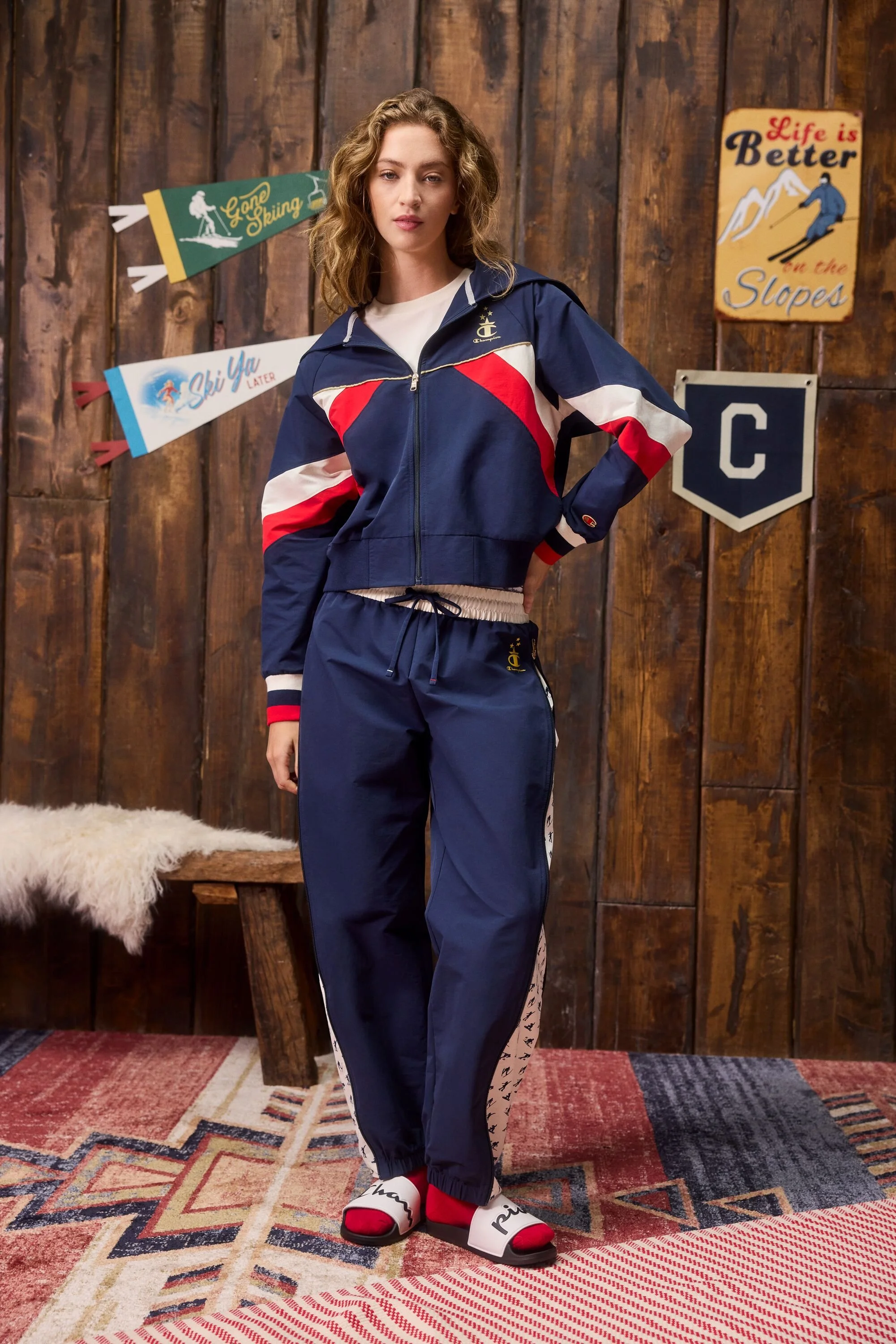 JPG admin only-SHOT 4_CHMP-W25 WG_WMNS GOLD MDL_NVY TS USA_1711_FINAL.jpg