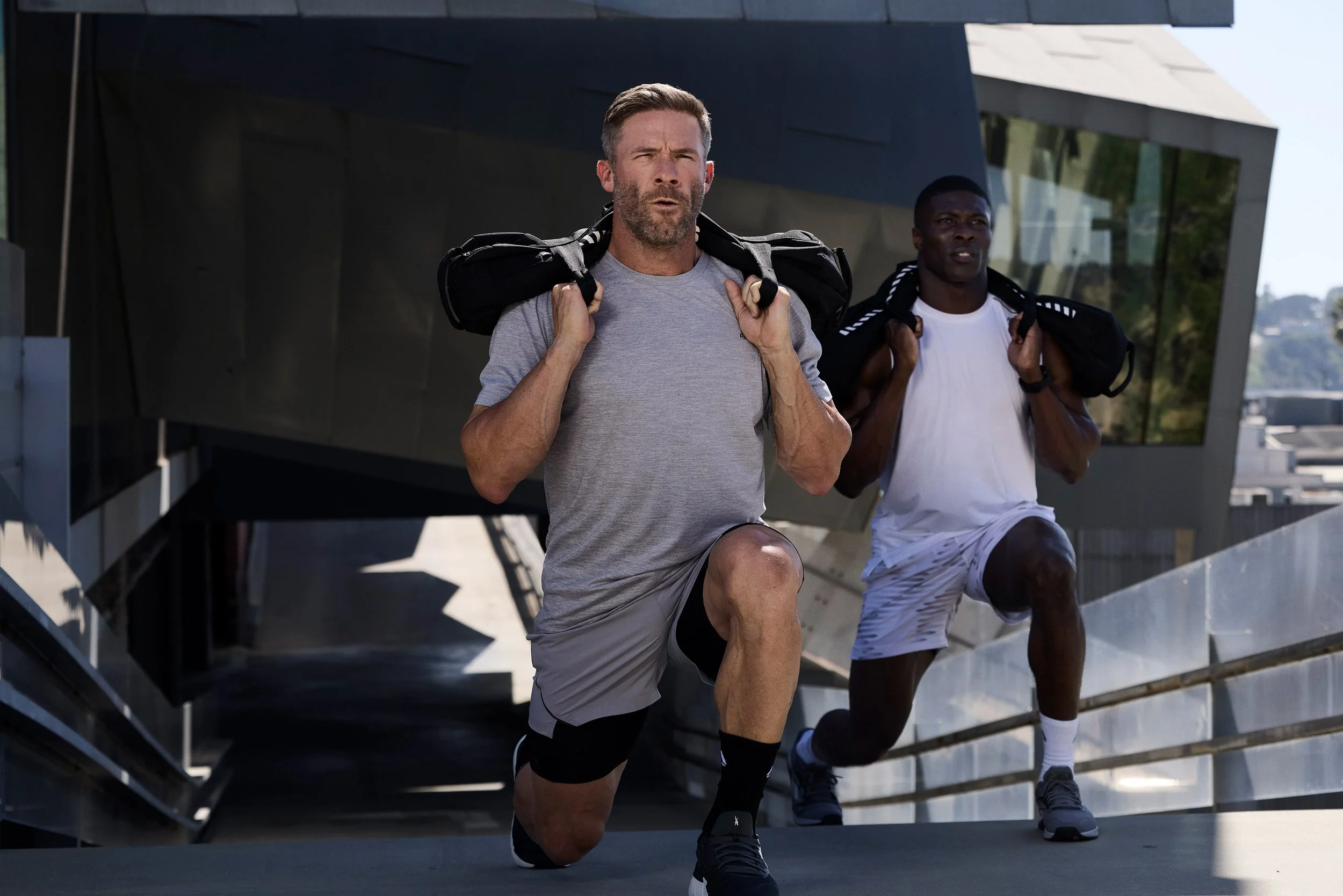 DAY_1_RB-S26-SHOT_07_H1-H2_MNS-SANDBAG_LUNGES_04602_FINAL.jpg