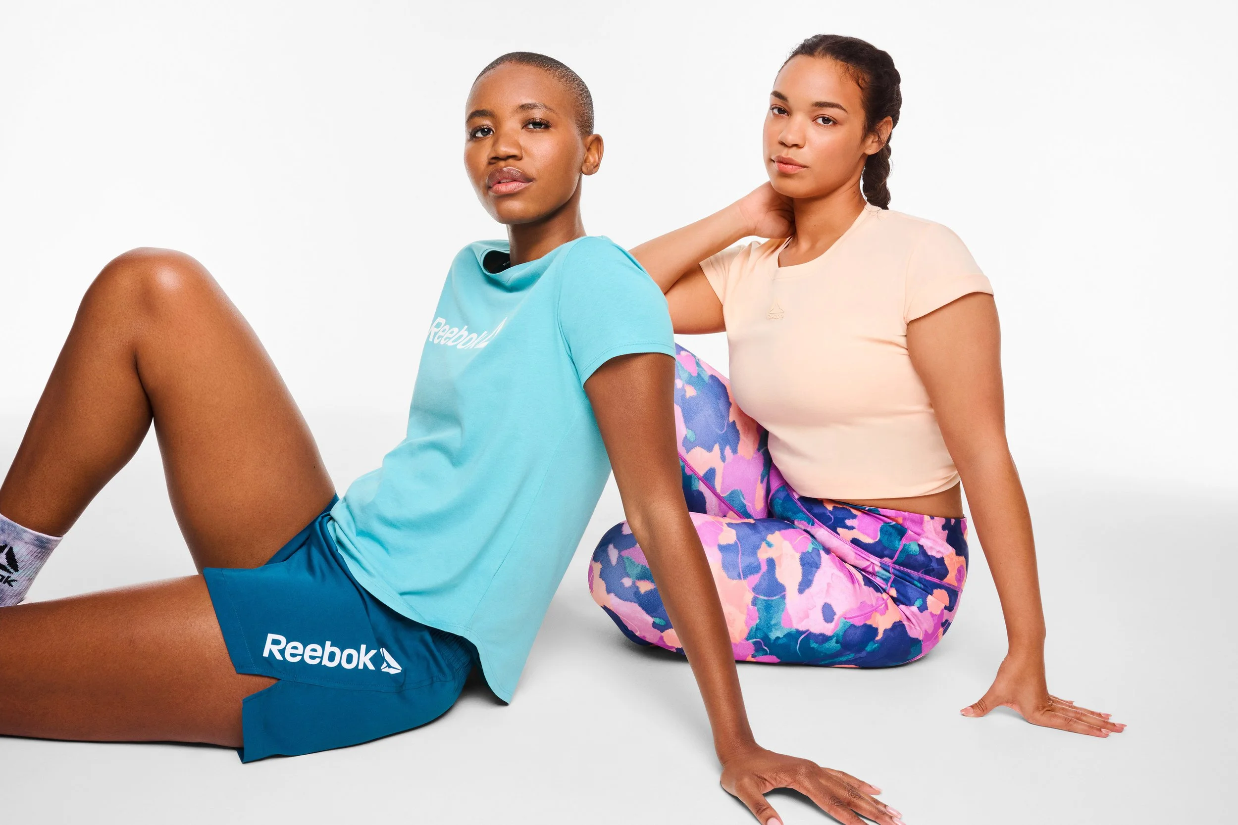 SHOT-14_RB-S125-WMNS-IDENTITY-TEE_LEGGINGS-SHORTS_7785.jpg