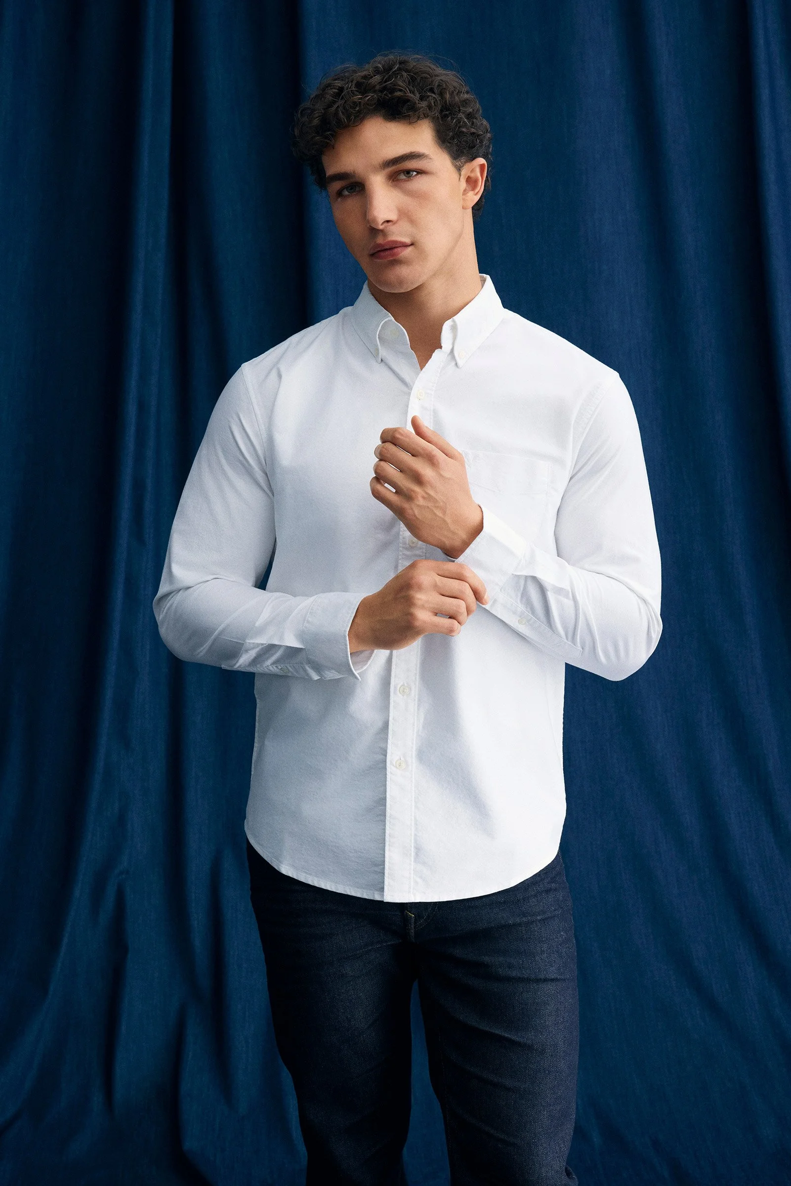 AE_2025_BTS_M_Shirting_SlimFitStretch_Oxford_002_RGB.jpg