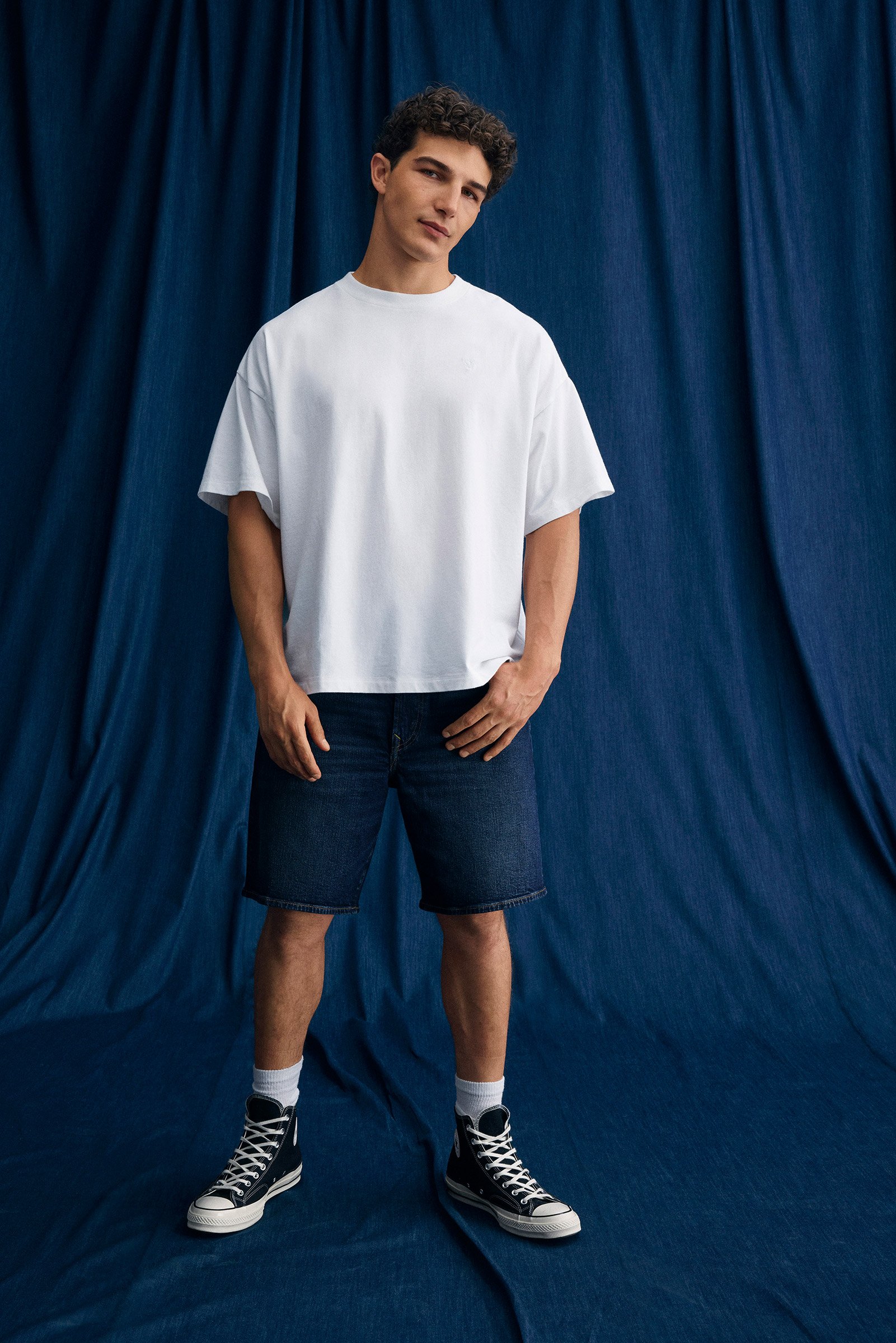 AE_2025_BTS_M_Tees_Oversized_008_RGB.jpg