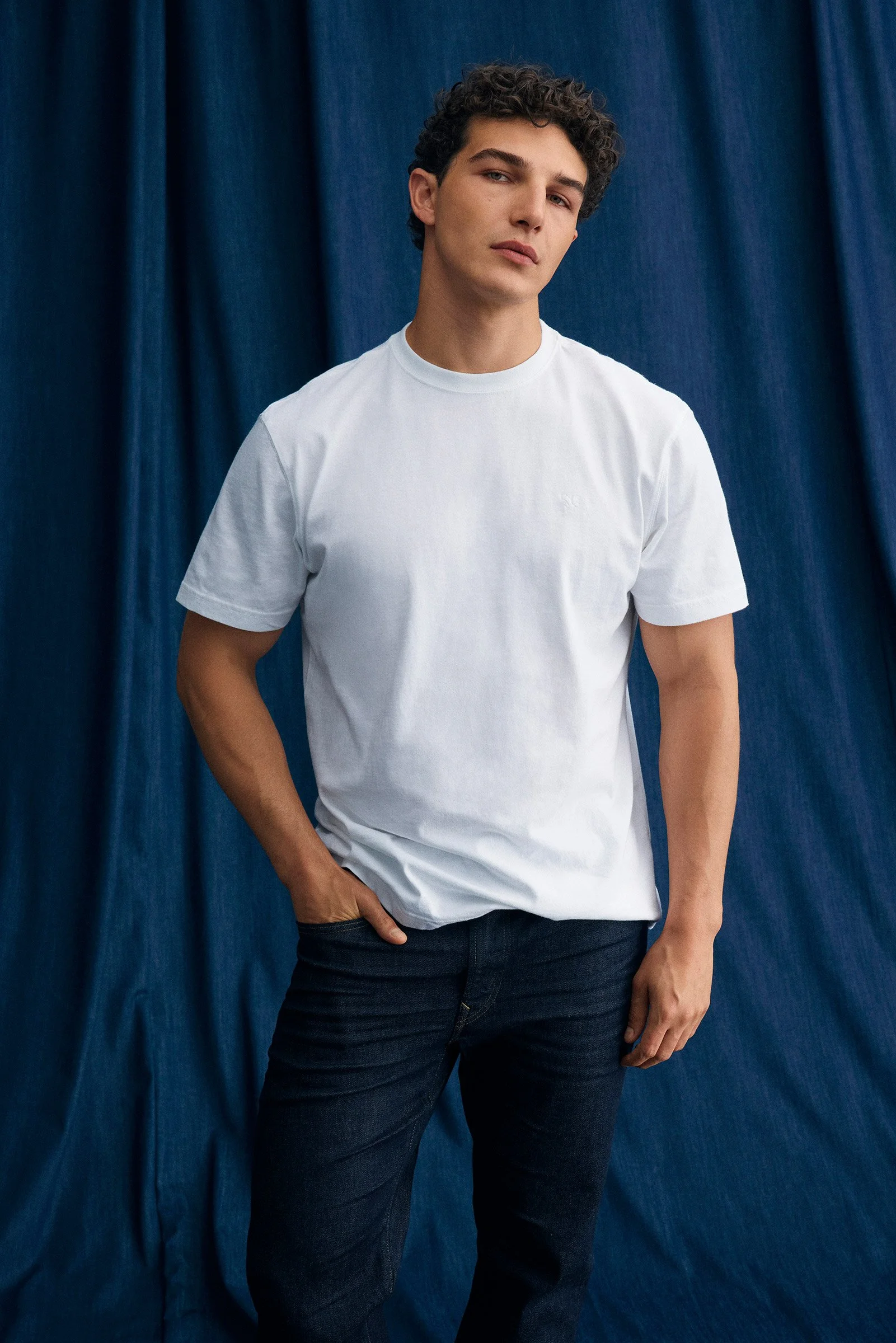 AE_2025_BTS_M_Tees_Standard_068_RGB.jpg