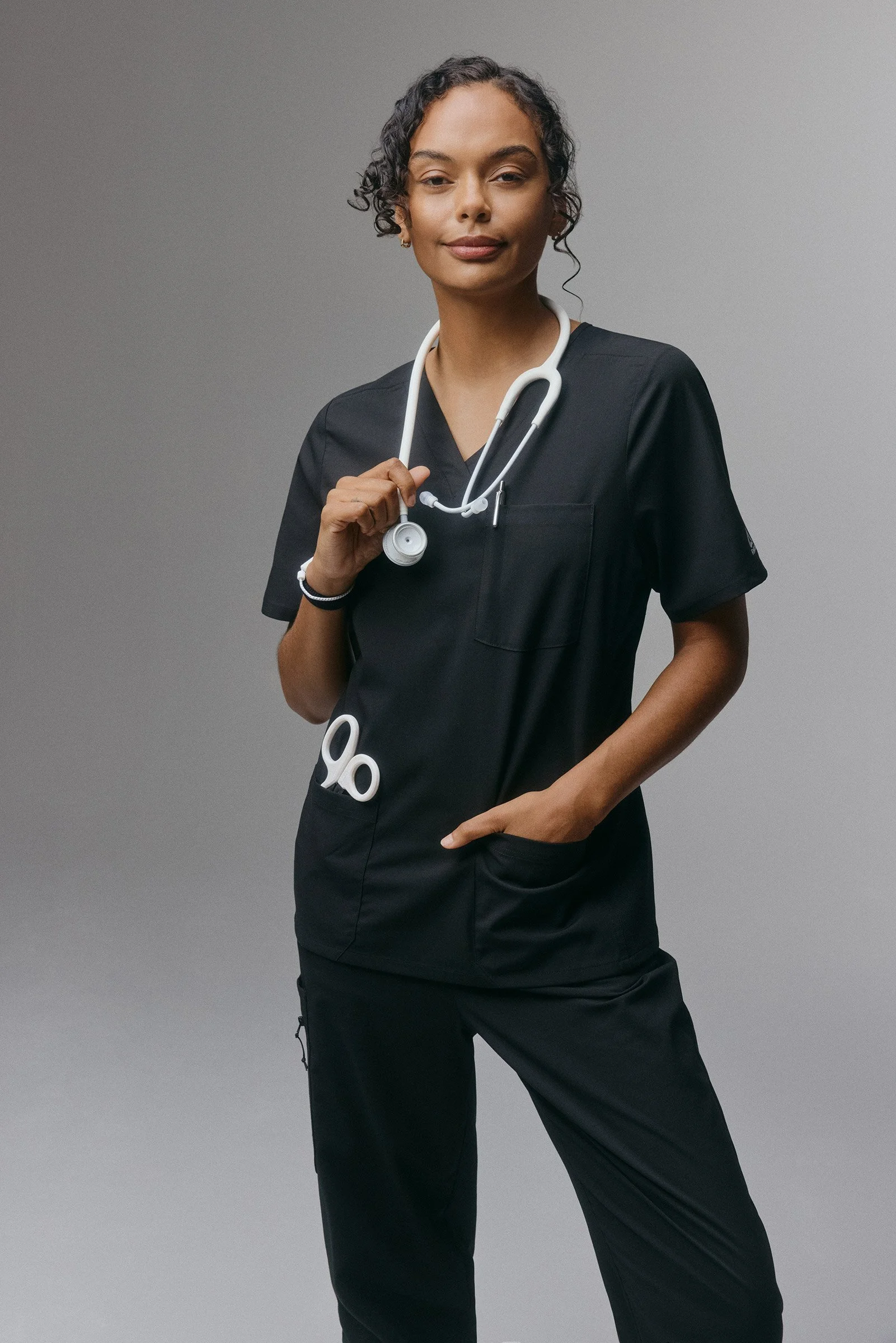SHOT_2_RB-SCRUBS_D1-CORE_NEUTRALS_BLACK_162_FINAL.jpg