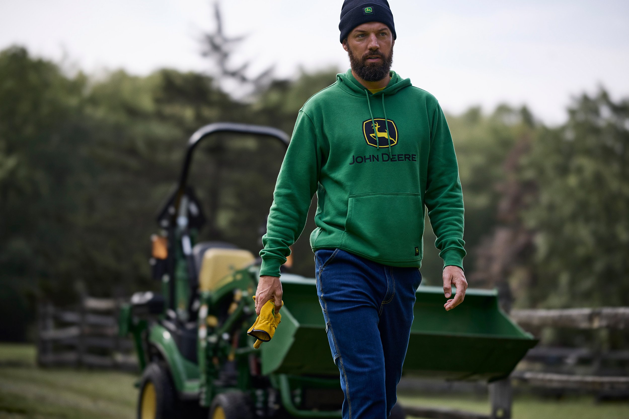 SHOT1_JD-F25-_MNSCORELOGOFLEECEHOODIE_0208_FINAL.jpg