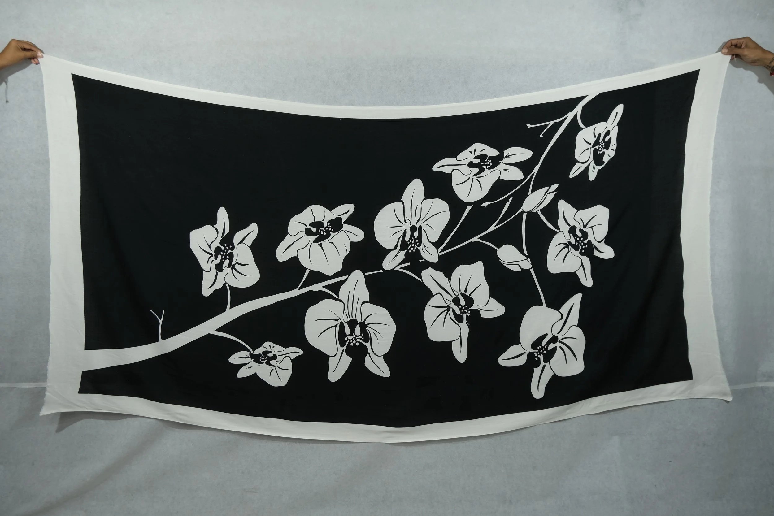 PLUS SIZE ORCHID WB-BLACK-WHITE.JPG