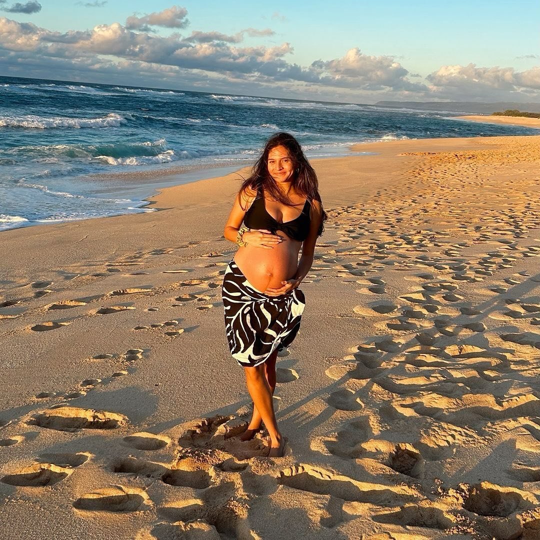 Congratulations to this beautiful Mama!!! 💕
.
Mahalo @yazzzzc 📸😍
.
.
.
.
#casualmovements #sarongs #sarong #pareo #pareos #lavalavas #pareu #tupenu #pare&ocirc; #par&eacute;o #パレオ #ハワイ#hawaii #808 #hawaiilife #paradise #islandlife #newmom #beachda