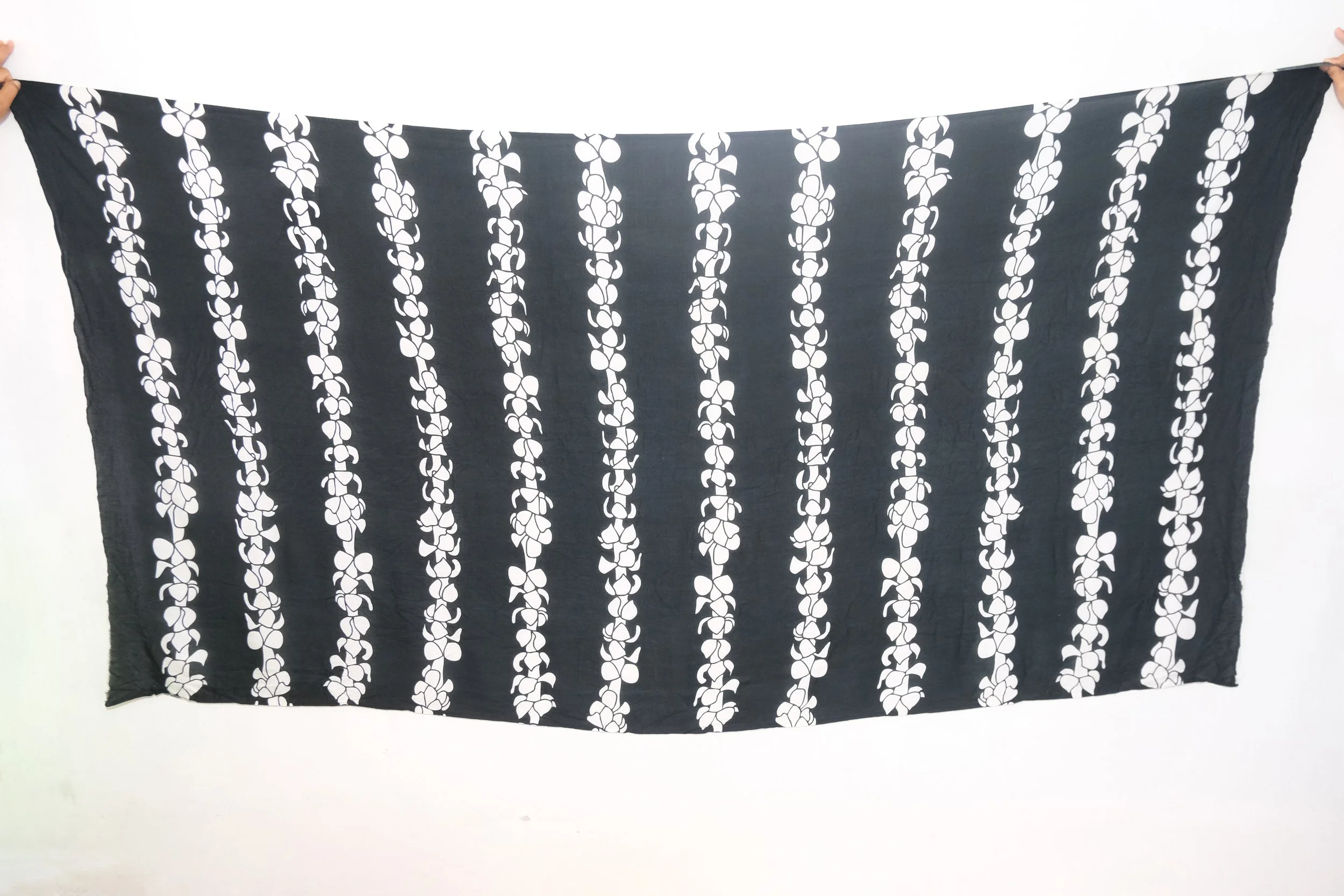 PLUS SIZE PUAKENIKENI LEI-BLACK-WHITE.JPG