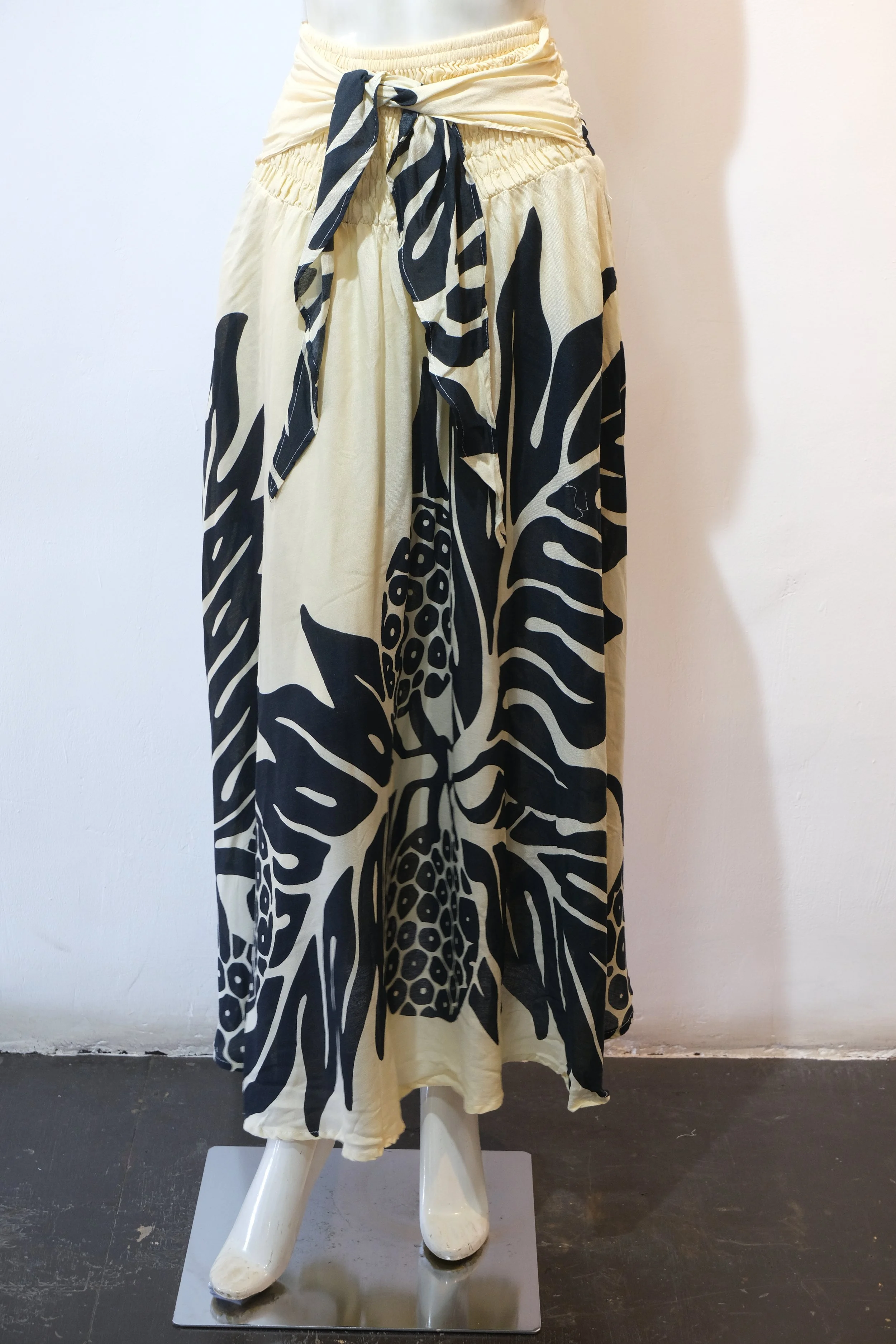 NALO SKIRT-BREADFRUIT#2-VANILA CUSTARD-BLACK.JPG