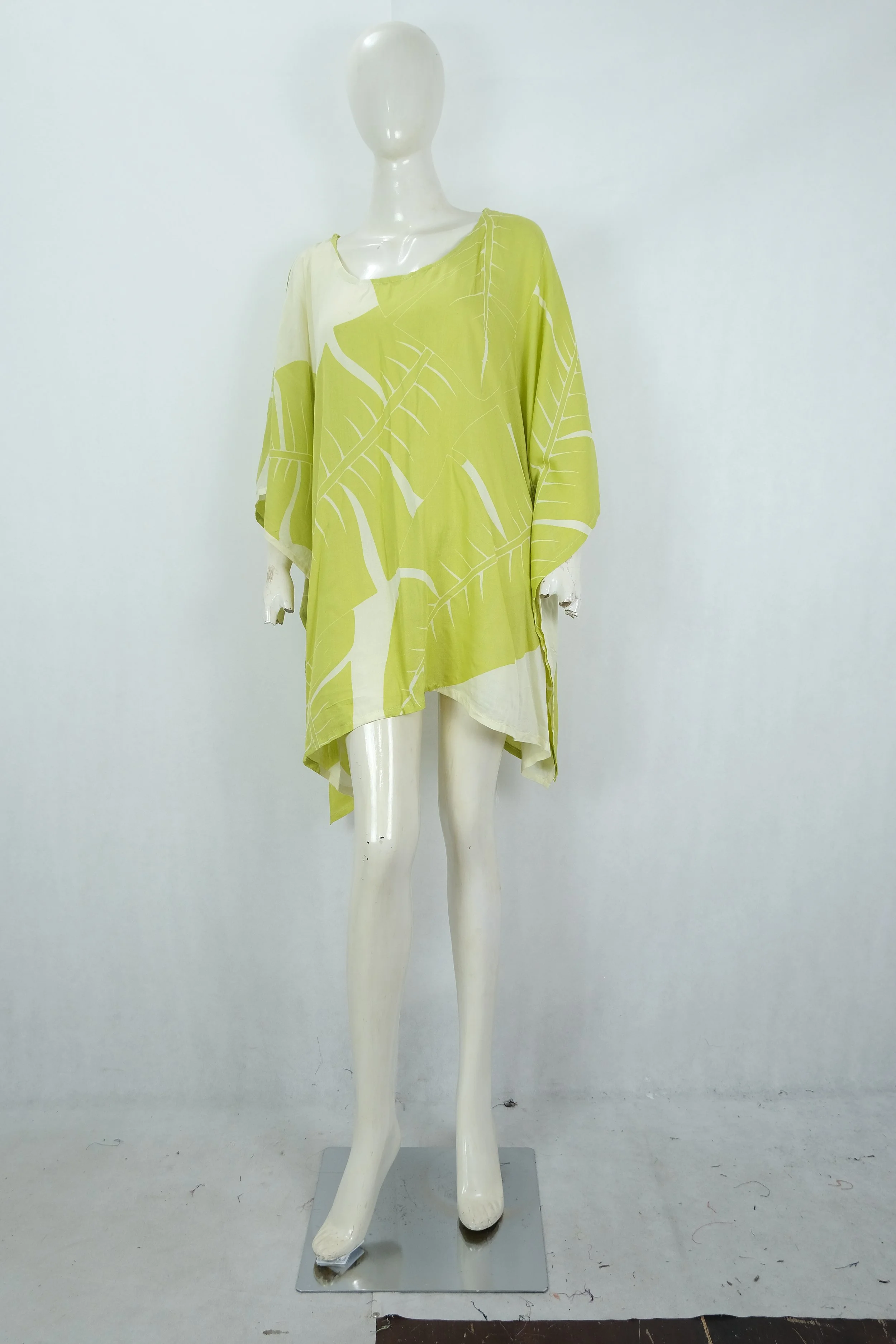 TURTLE BAY TUNIC-BANANA LEAF-PAPYRUS-GREEN BANANA.JPG