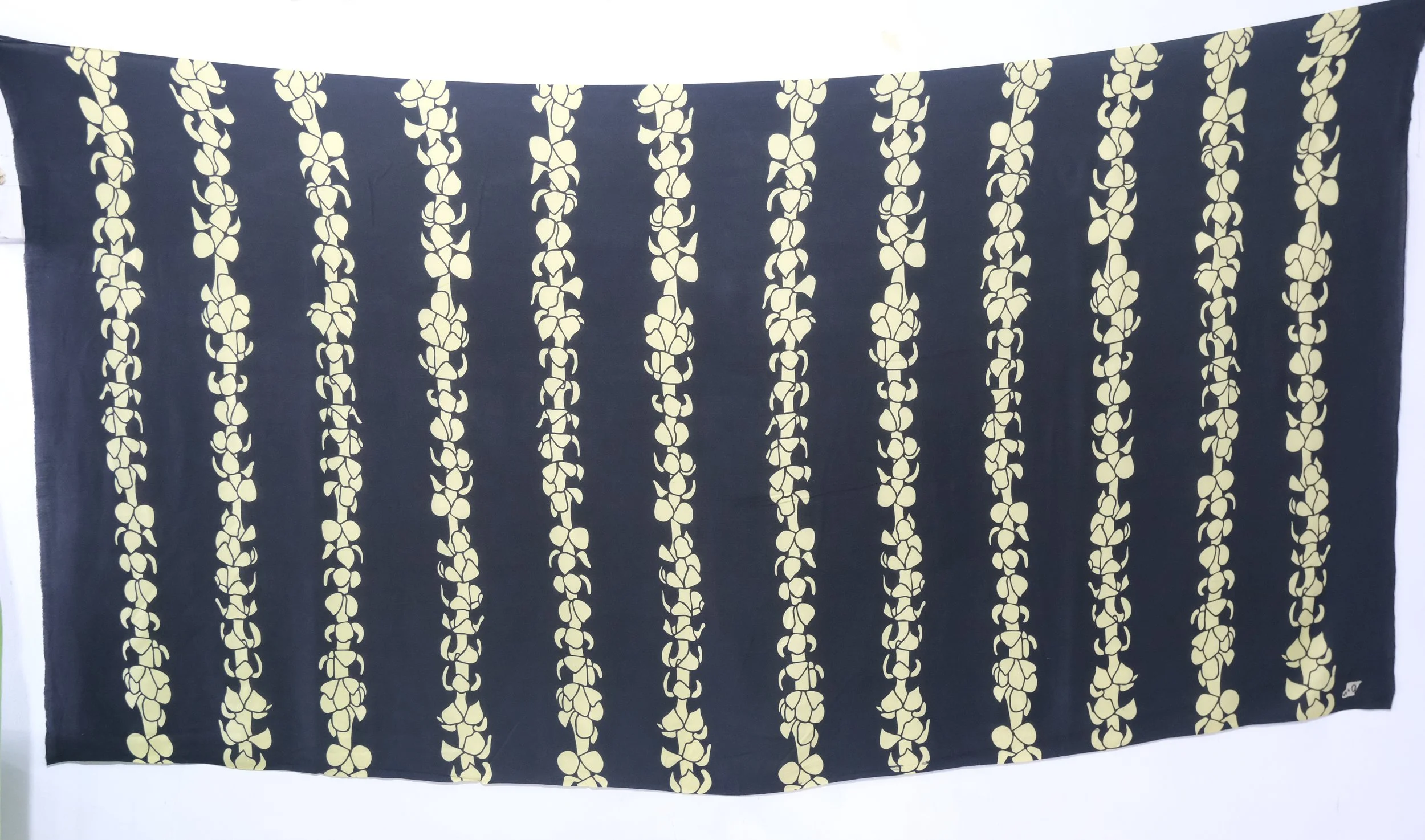 PLUS SIZE PUAKENIKENI LEI-BLACK-YELLOW 11.03.26 AM.JPG