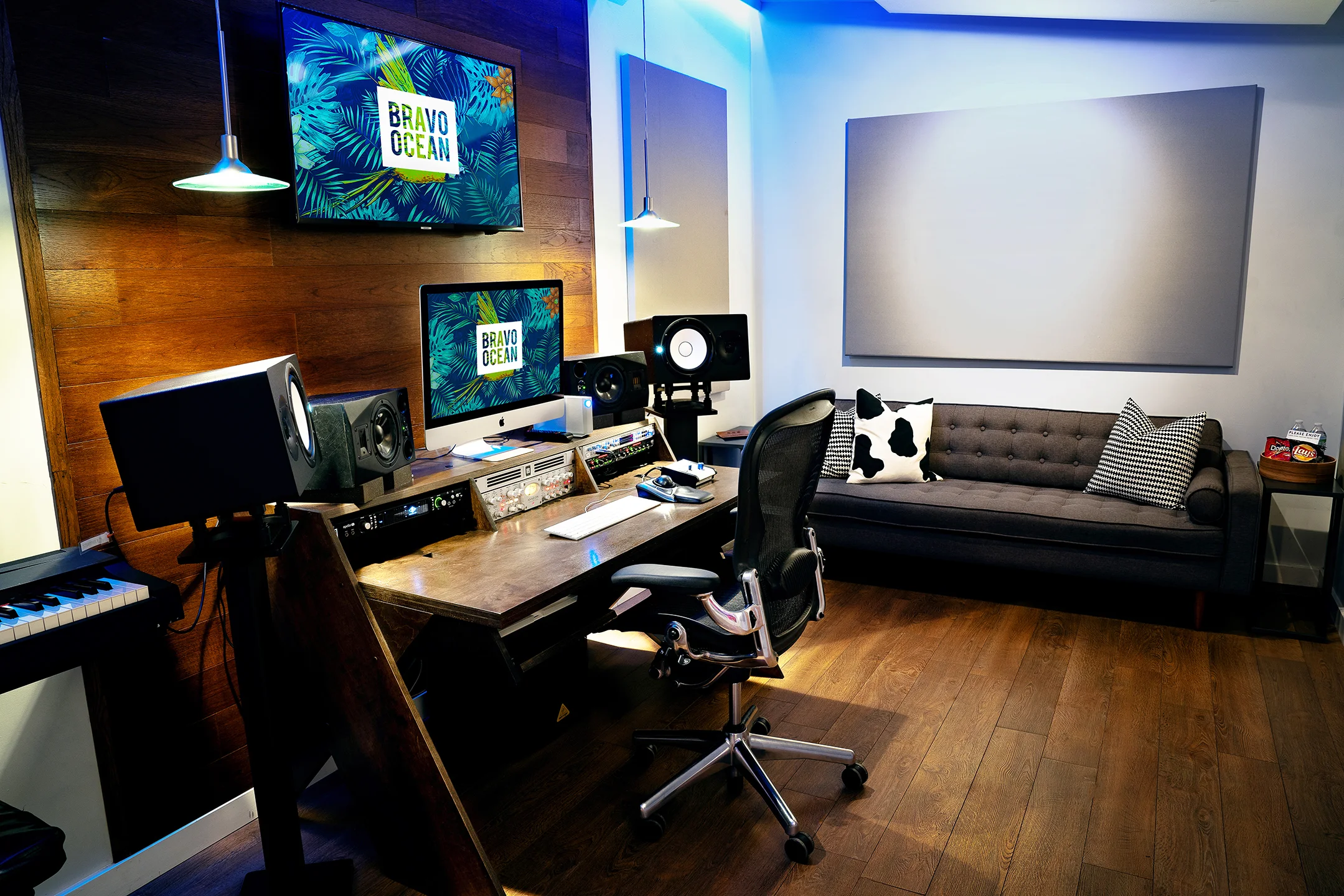STUDIO B