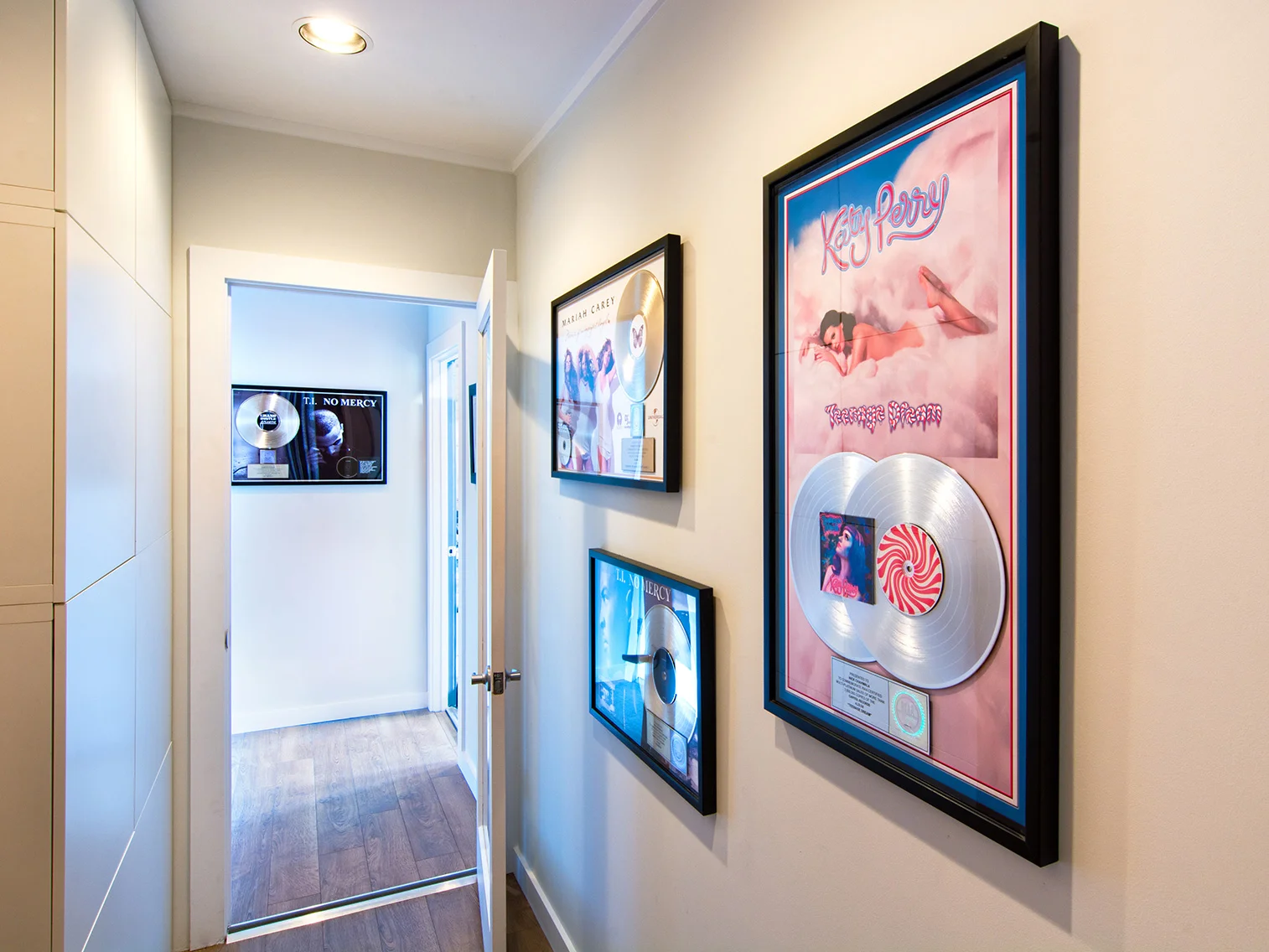 Hall-web.jpg
