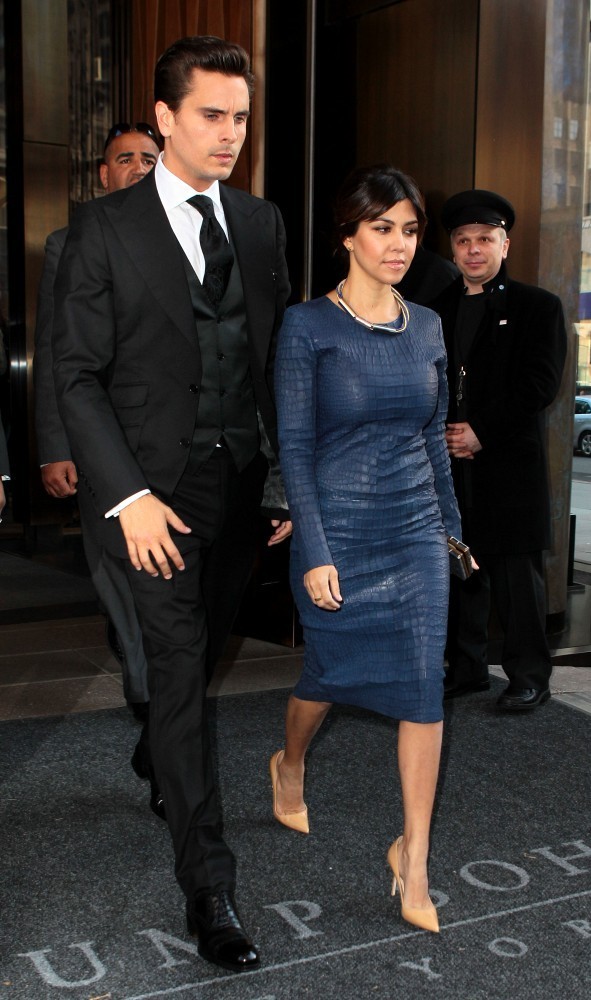 Kourtney+Kardashian+Kardashians+Head+E+Upfront+83dipwnt-3Sx.jpg