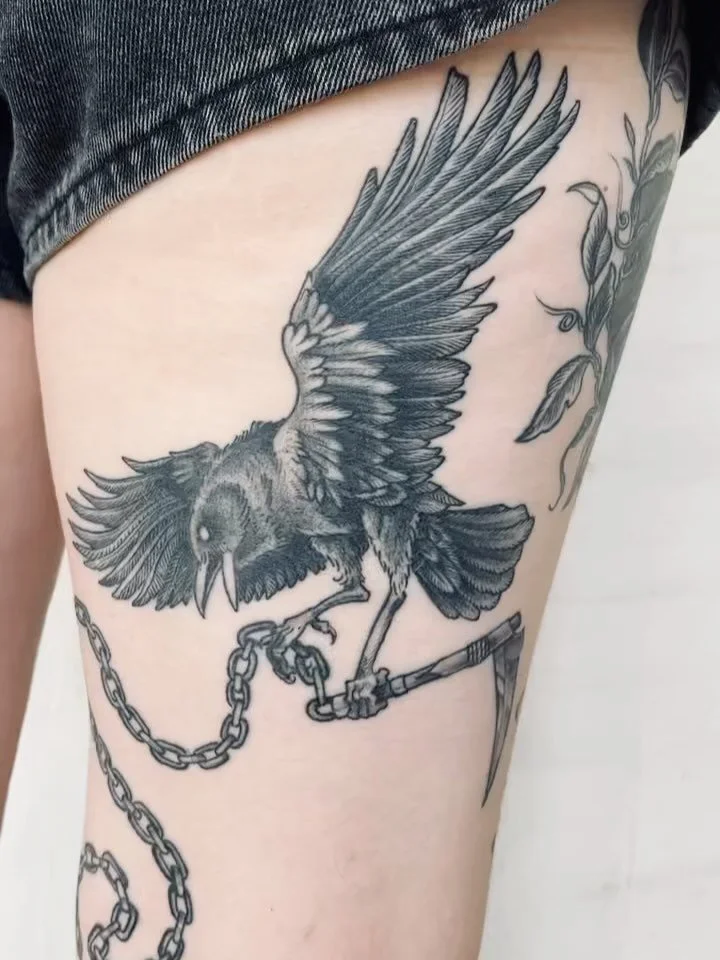 Beautiful work from our chain expert @miainkworld 😍 🖤 
.
.
.
#hawaiitattoo #hawaiitattooartist #bigislandtattoo #hilotattoo #hilotattooartist #ladytattooers #southseastattoohilo
