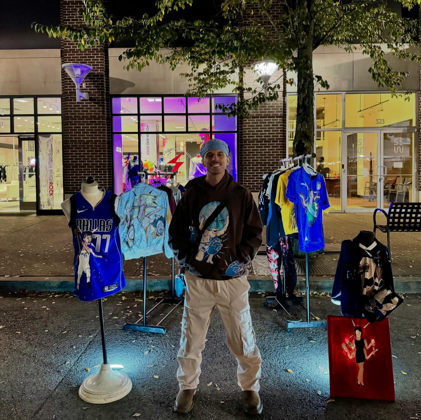 ✨ Night Flea vibes ✨

We wouldn&rsquo;t be anywhere without our incredible vendors and artists who make the Flea what it is! Shout out your favorite vendors below ⬇️