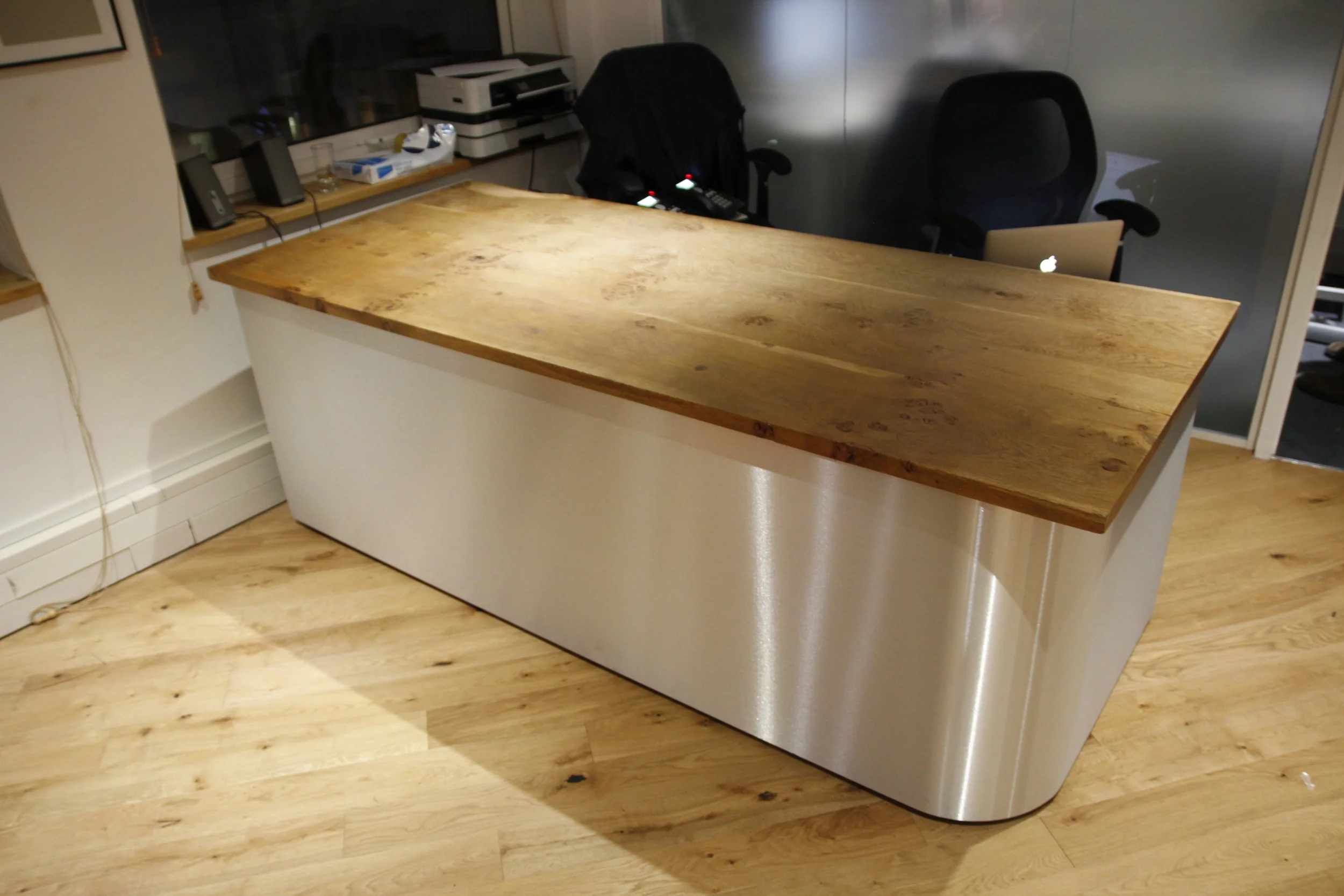 SPEEDErecptiondesk.JPG