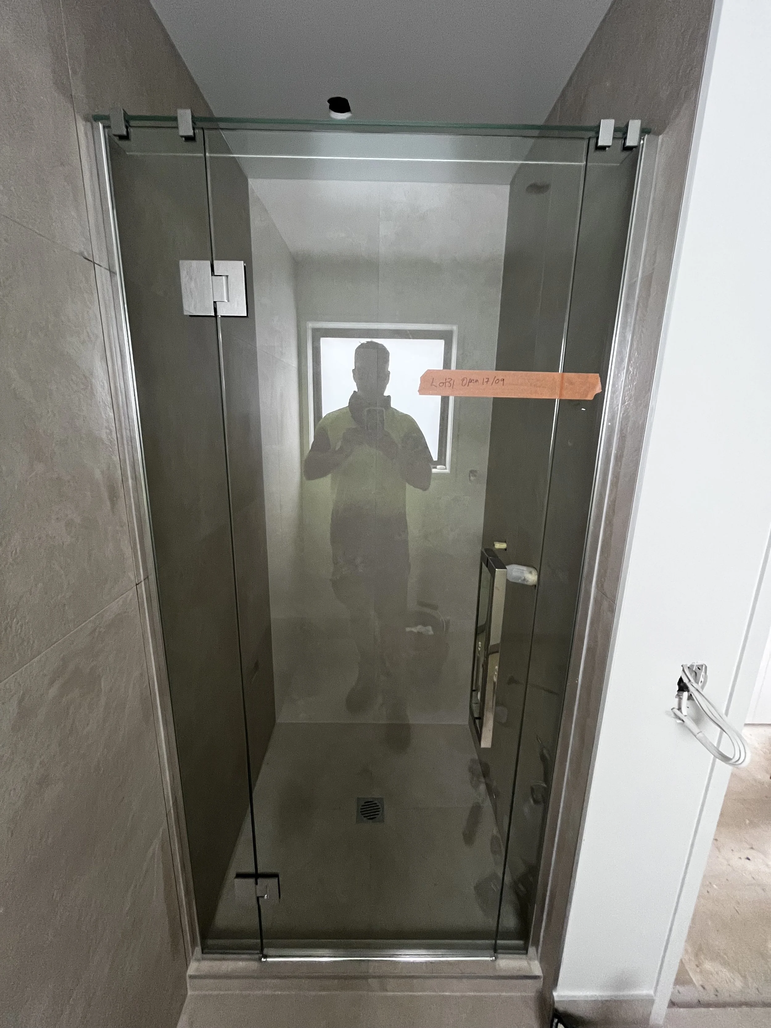 Newline Shower 3 sided 