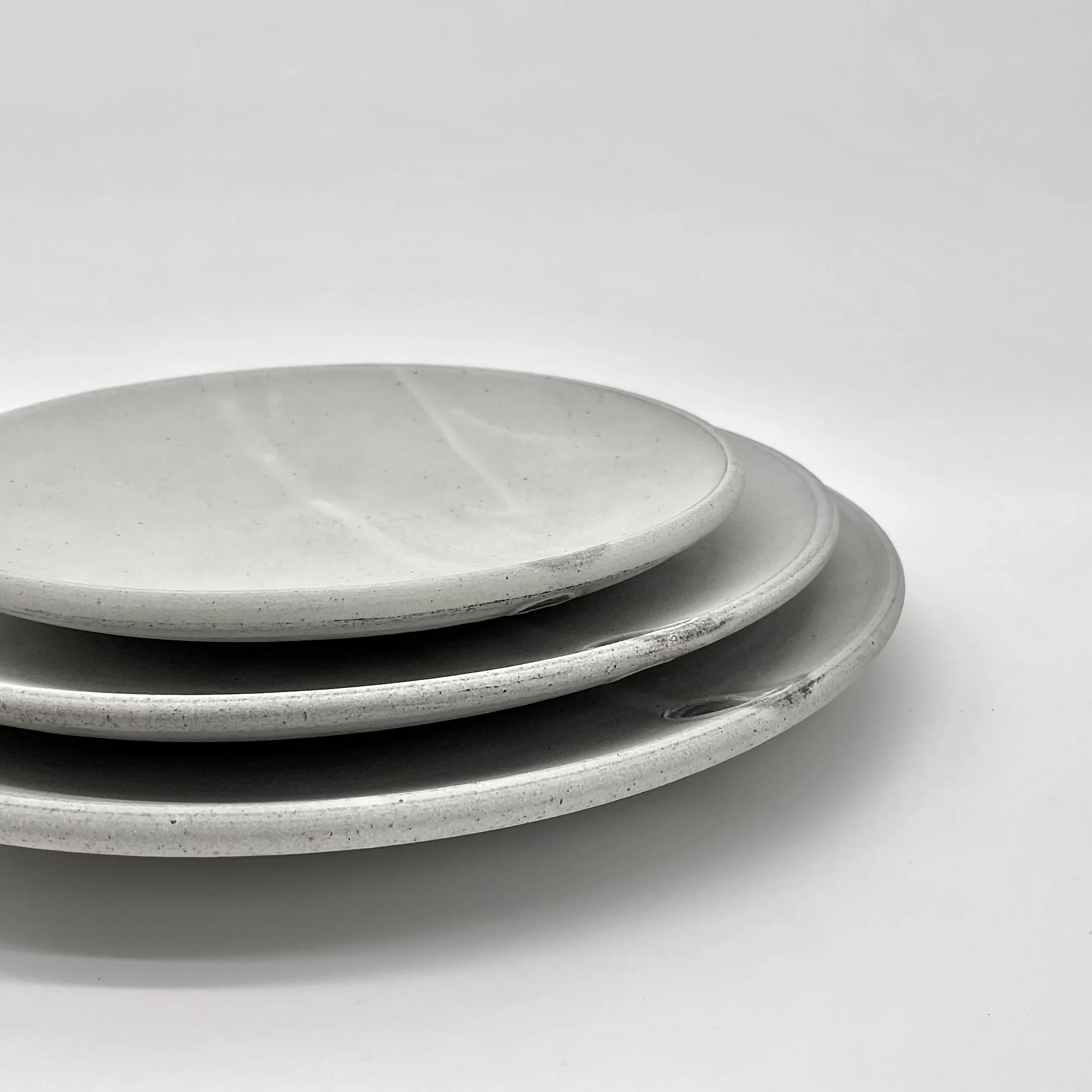 minimalist plates white 2.jpeg