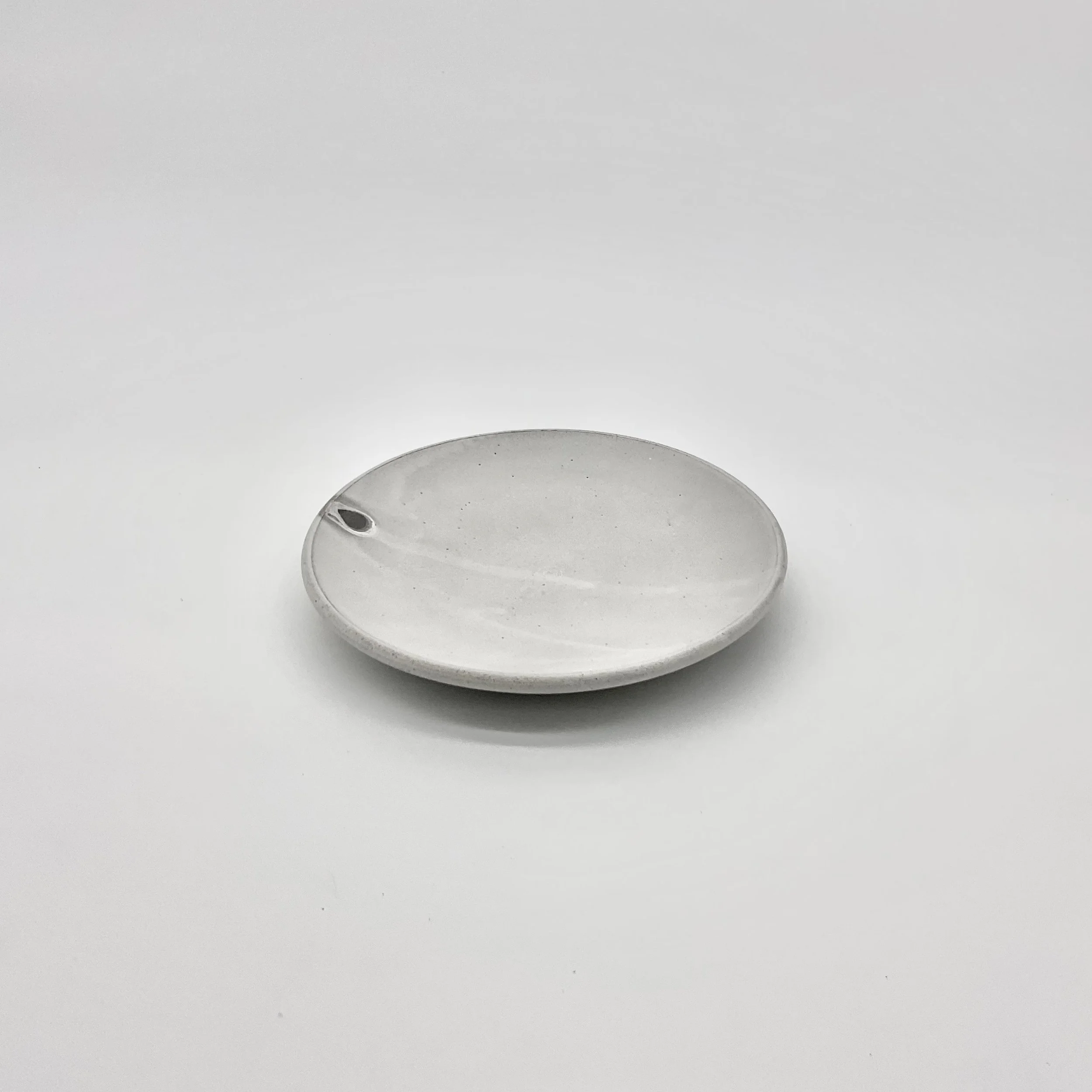 S minimalist plate white 3.jpeg