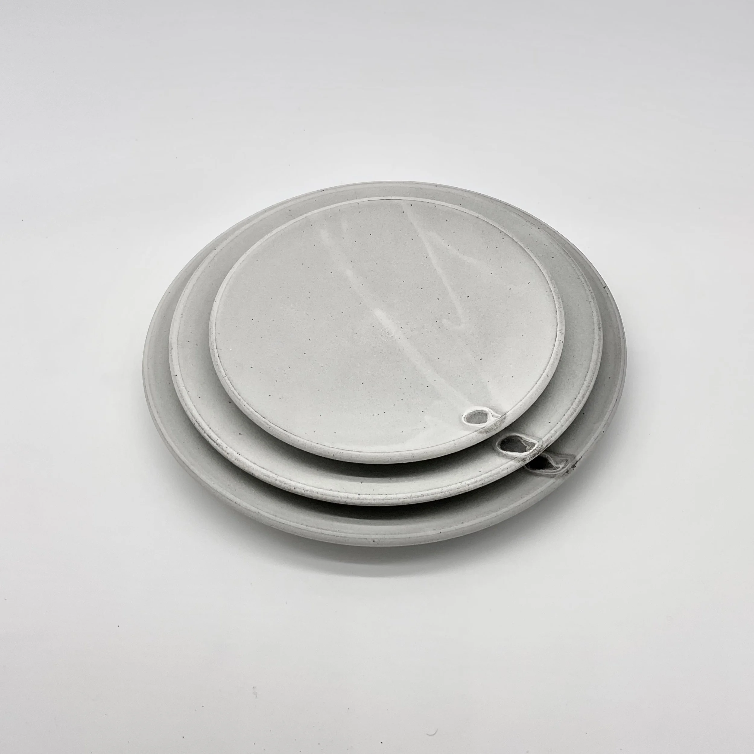 minimalist plates white 1.jpeg