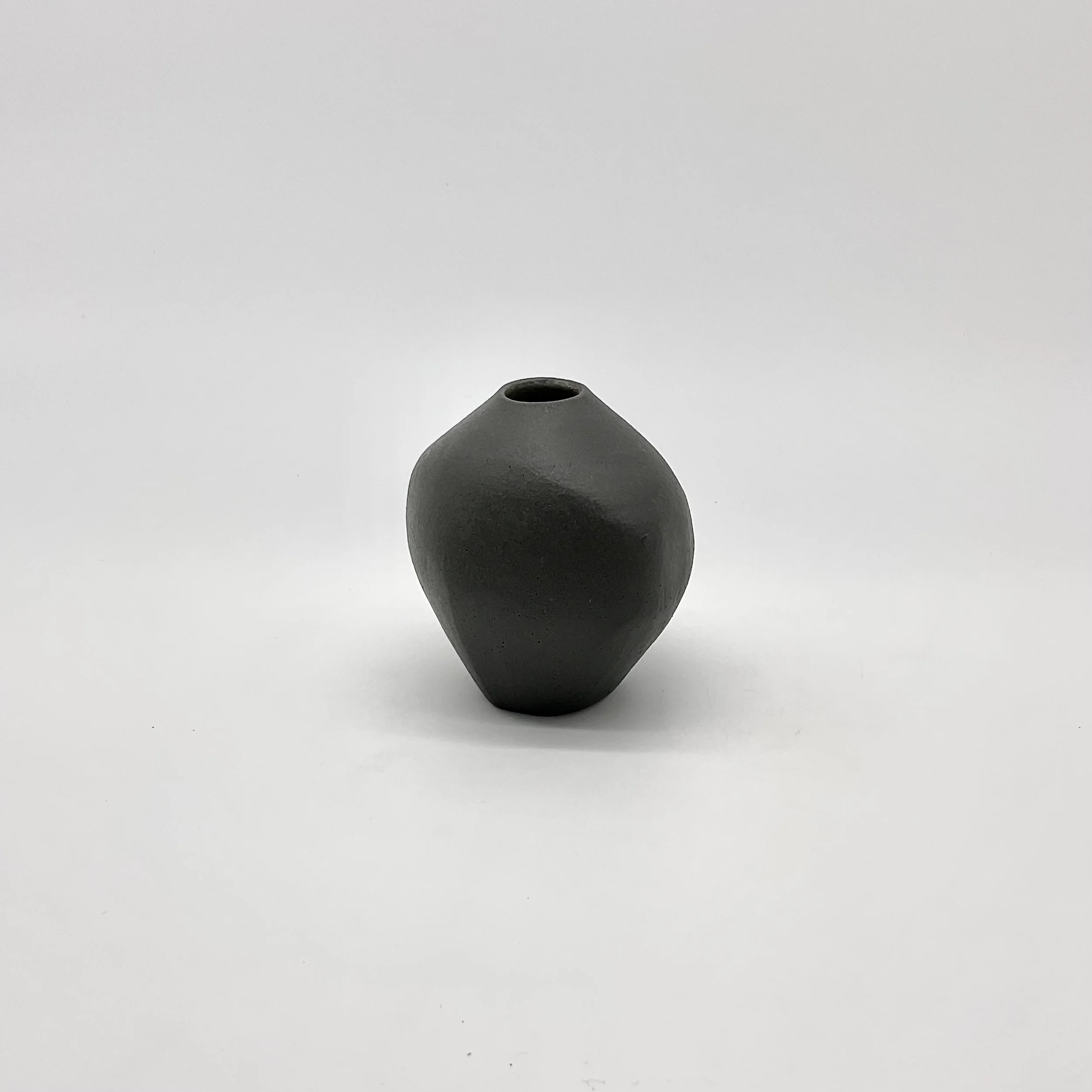 S bud vase black 1.jpeg
