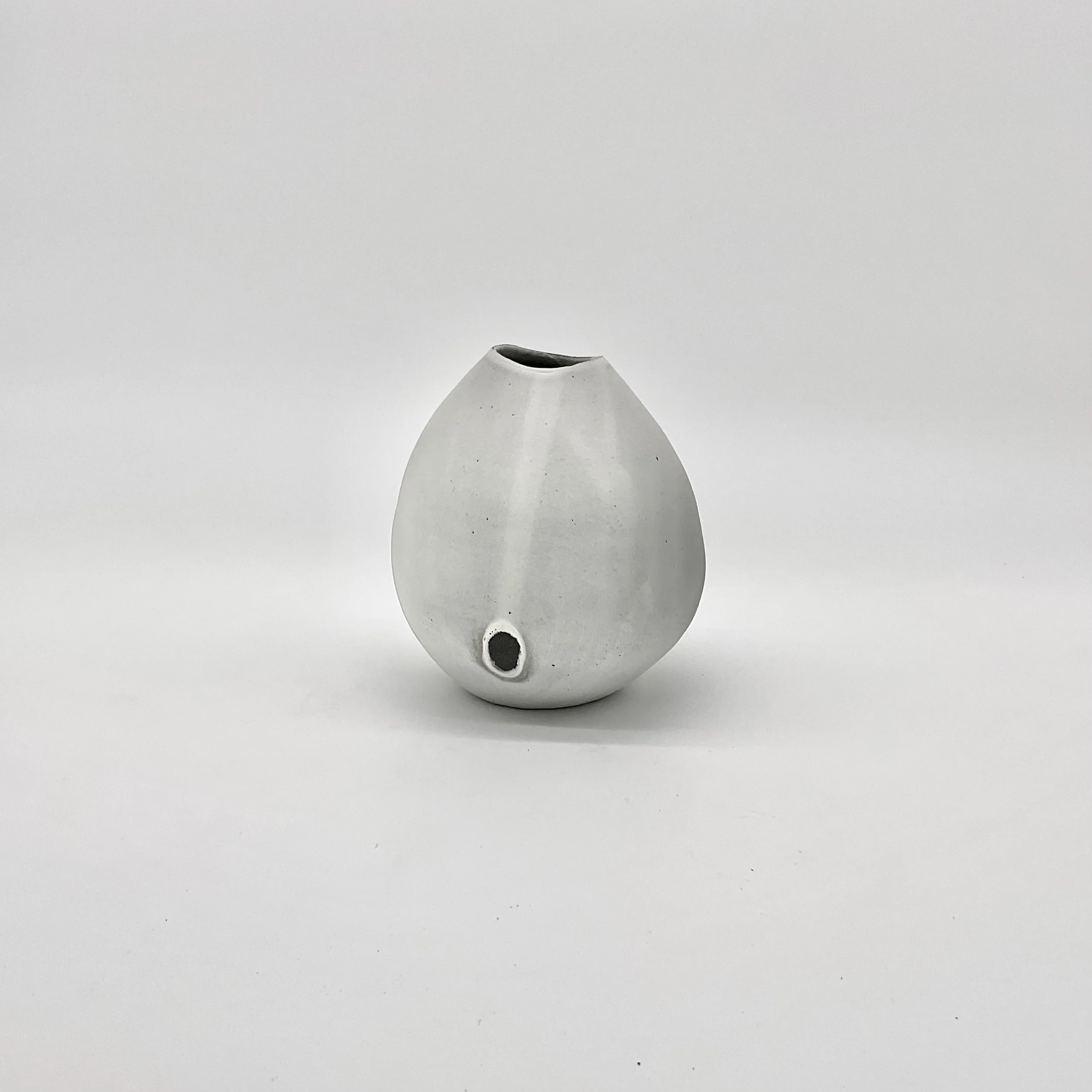 M bud vase white 1.jpeg