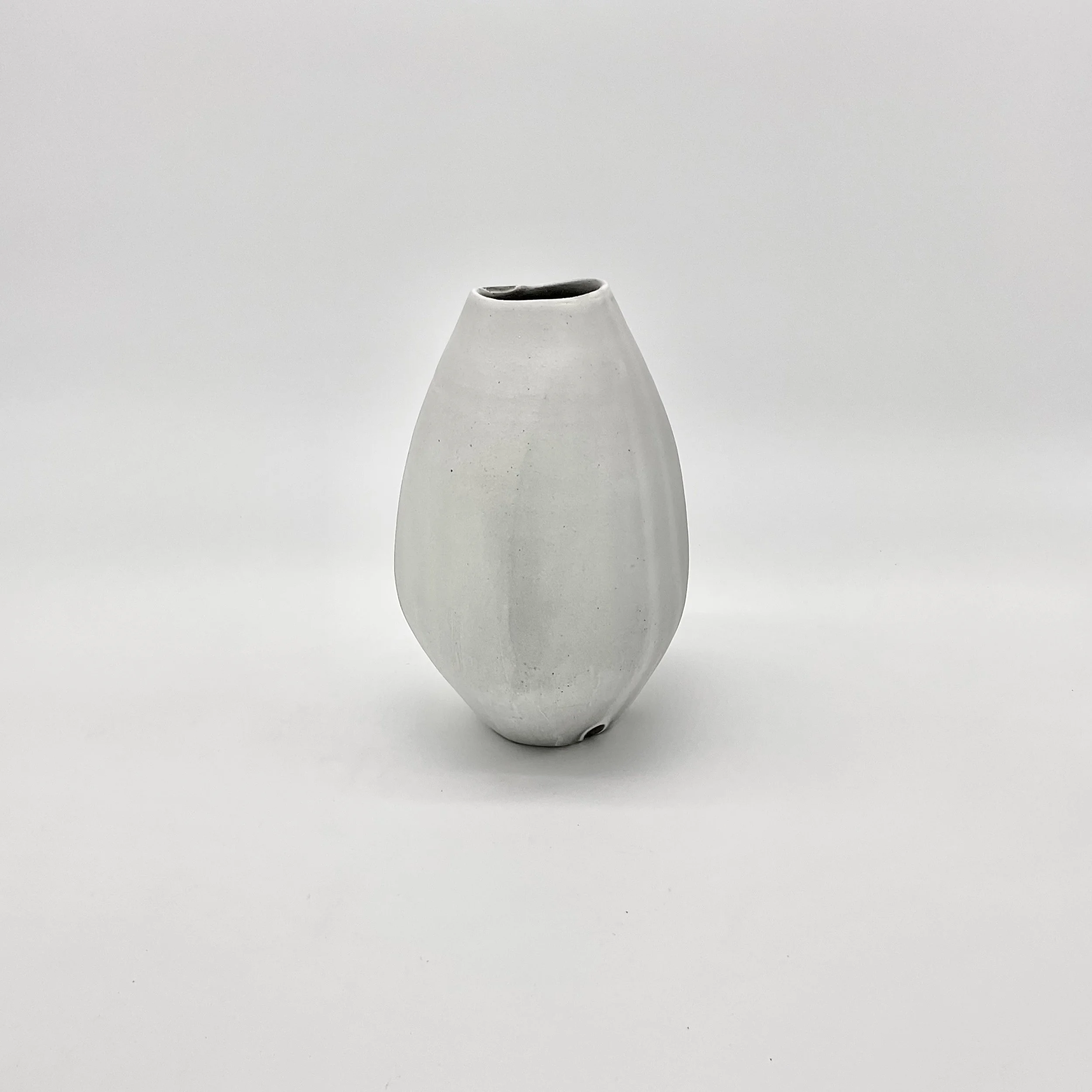 L bud vase white 3.jpeg