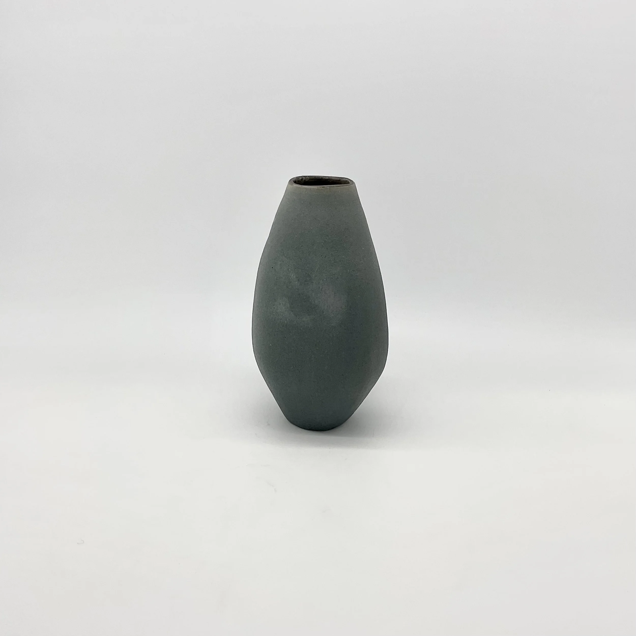 L bud vase grey 1.jpeg