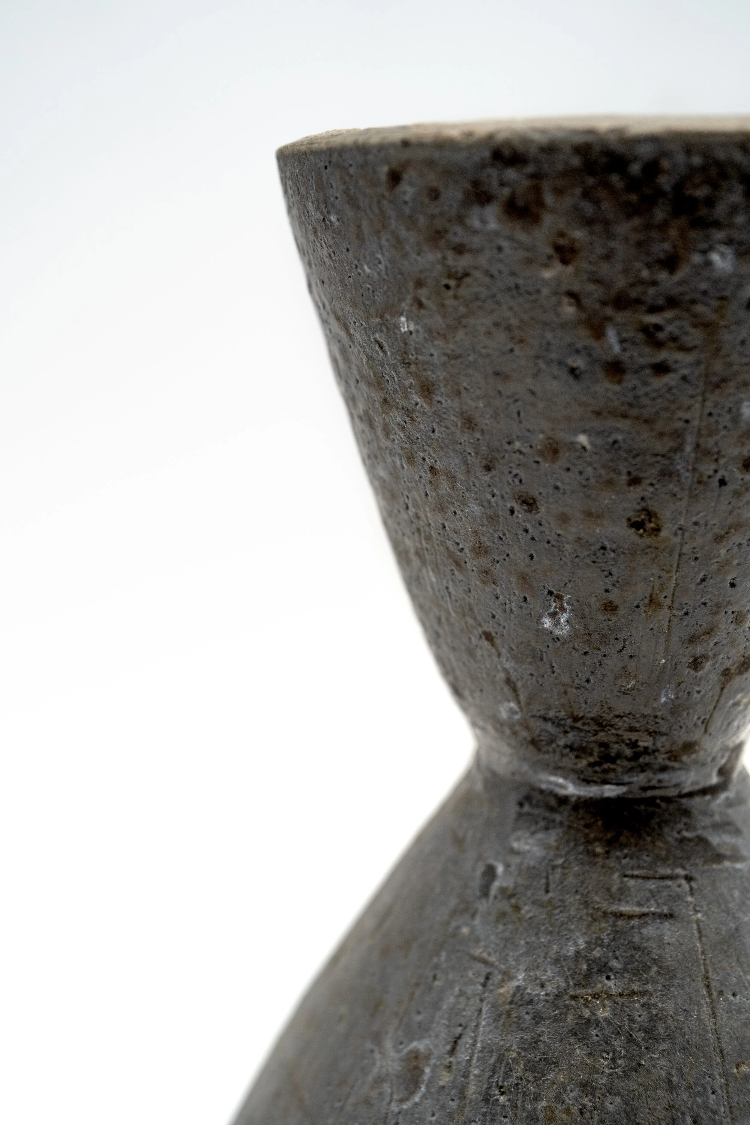 hourglass vase-5.jpg