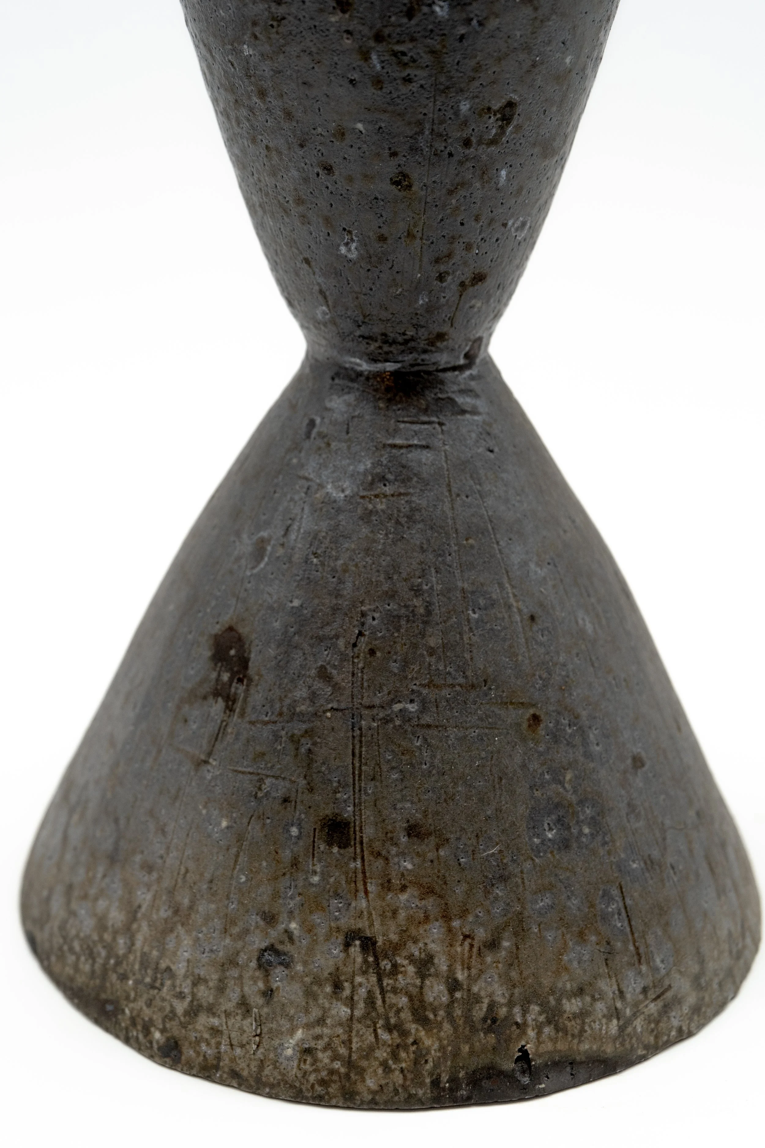 hourglass vase-3.jpg