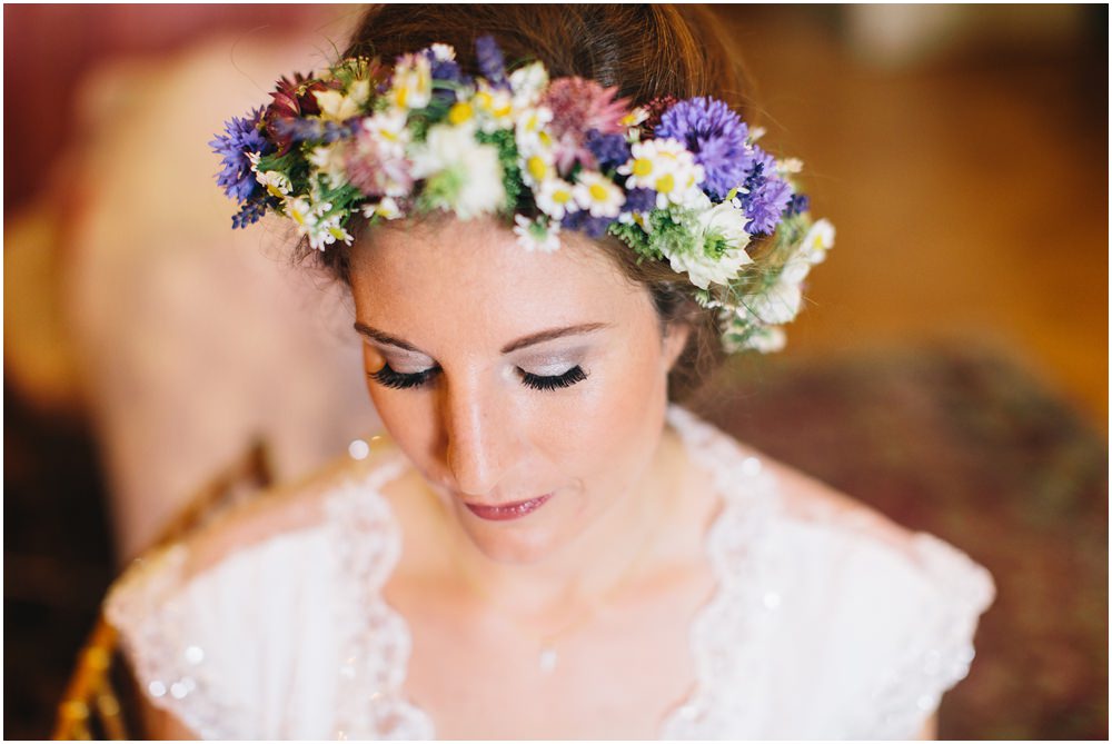 Braut mit Blumenkranz