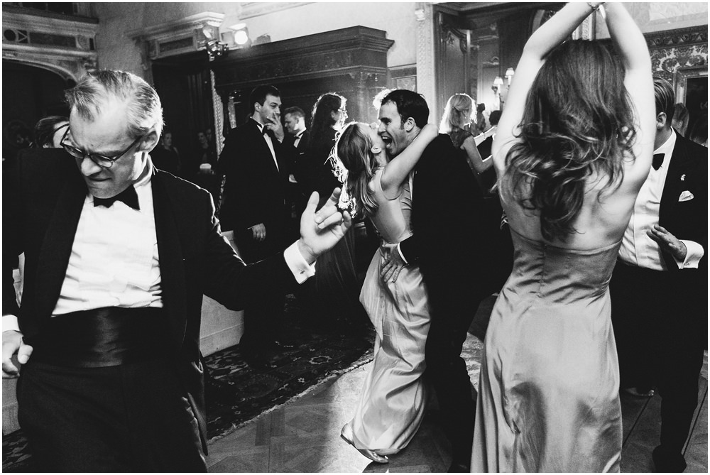 Hochzeitsgäste tanzen
