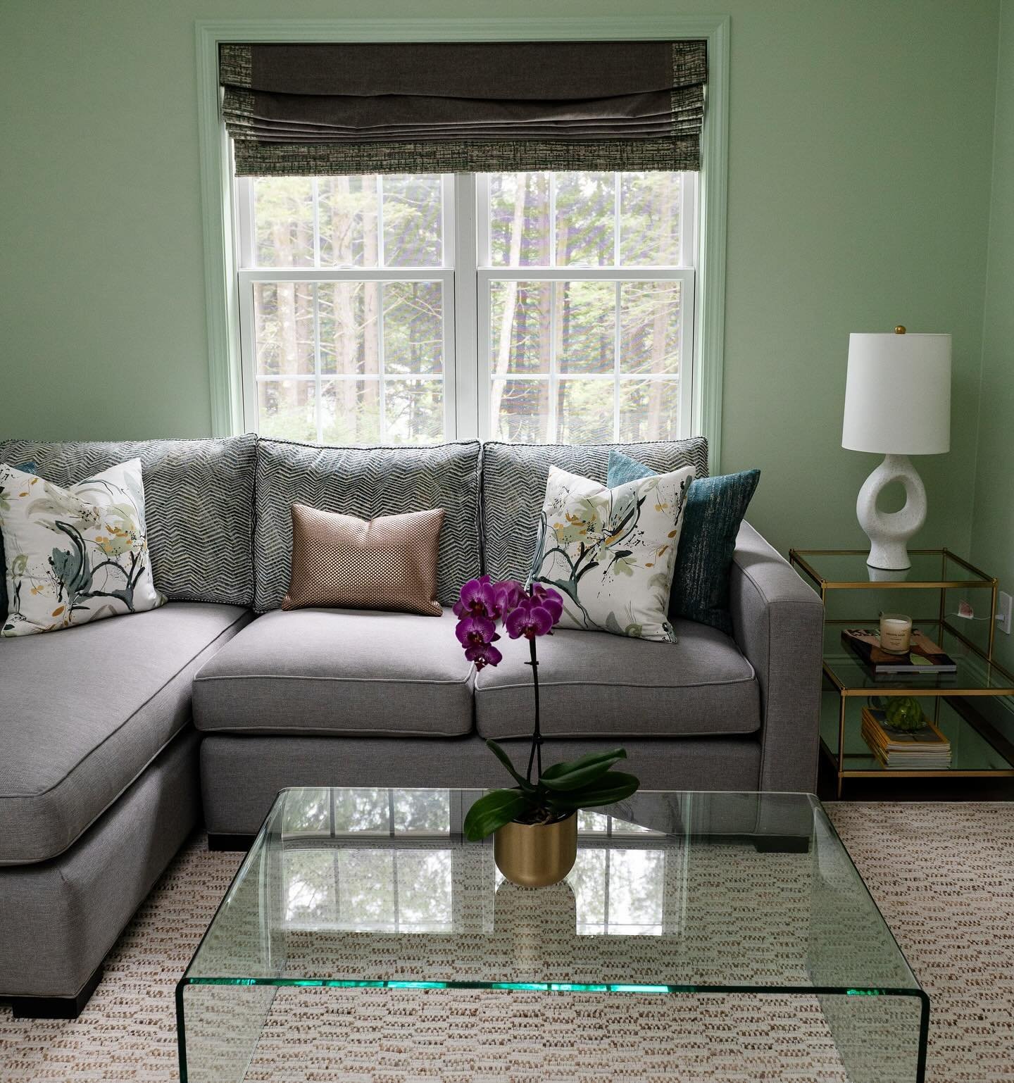 Our client's den is off her lovely double height great room yet not to be overlooked, and definitely wasn't when designing it. 💚 The client and I had the same vision to paint the entire room, including trim and doors, in a color that's both invigora