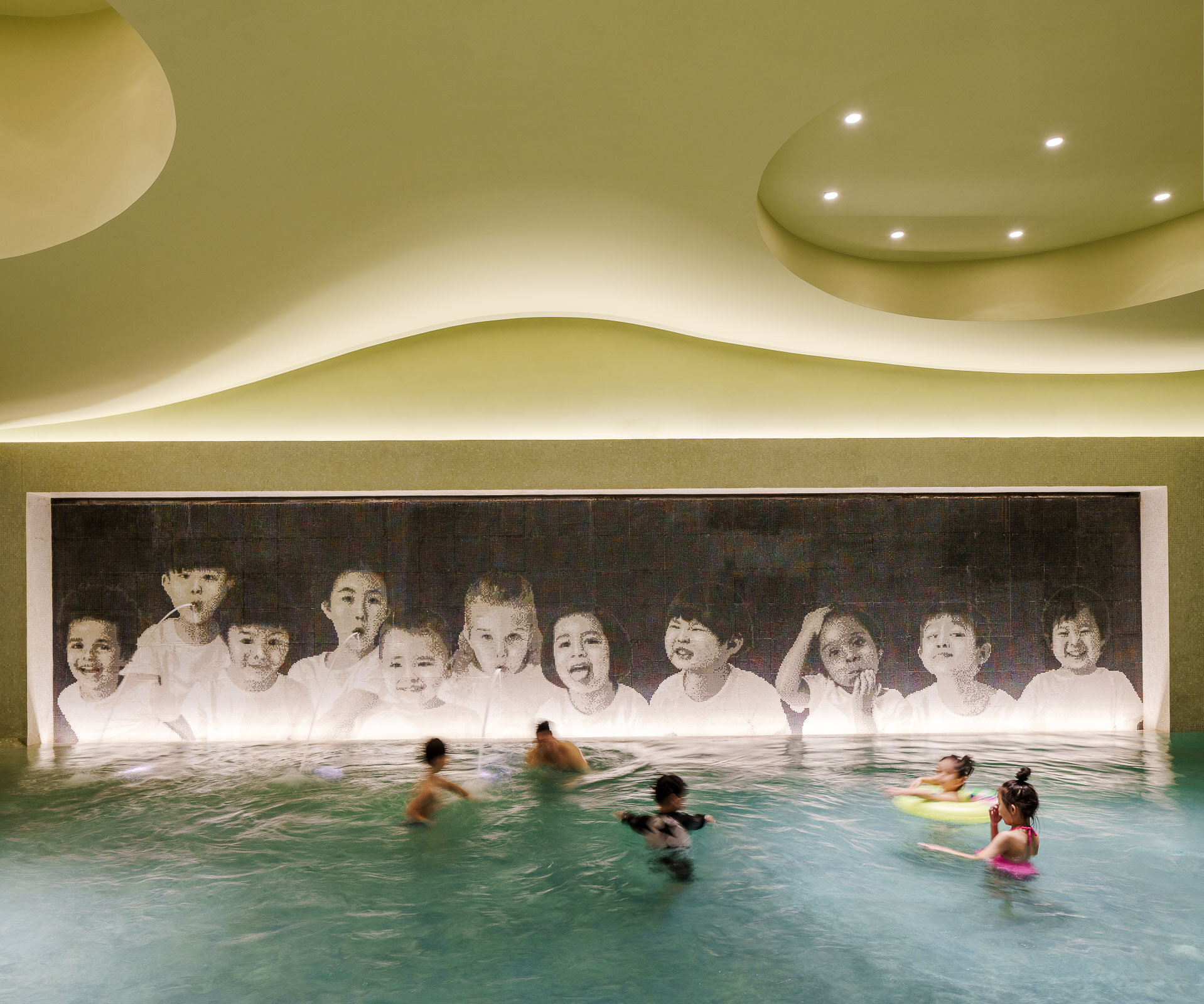 At One Hotel / TsAO & McKOWN