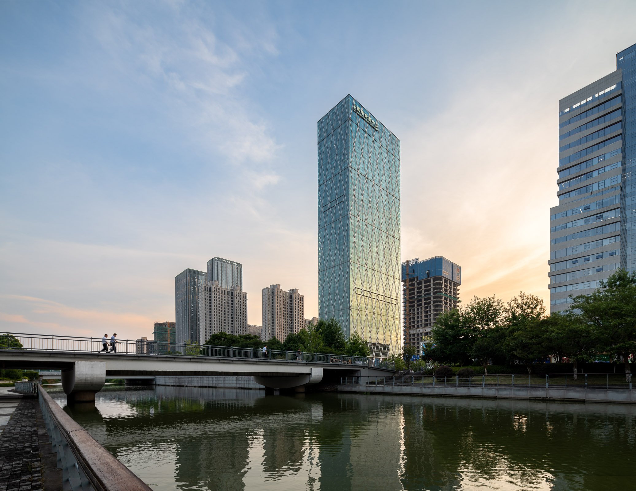 Ningbo Guohua Financial Tower / SOM