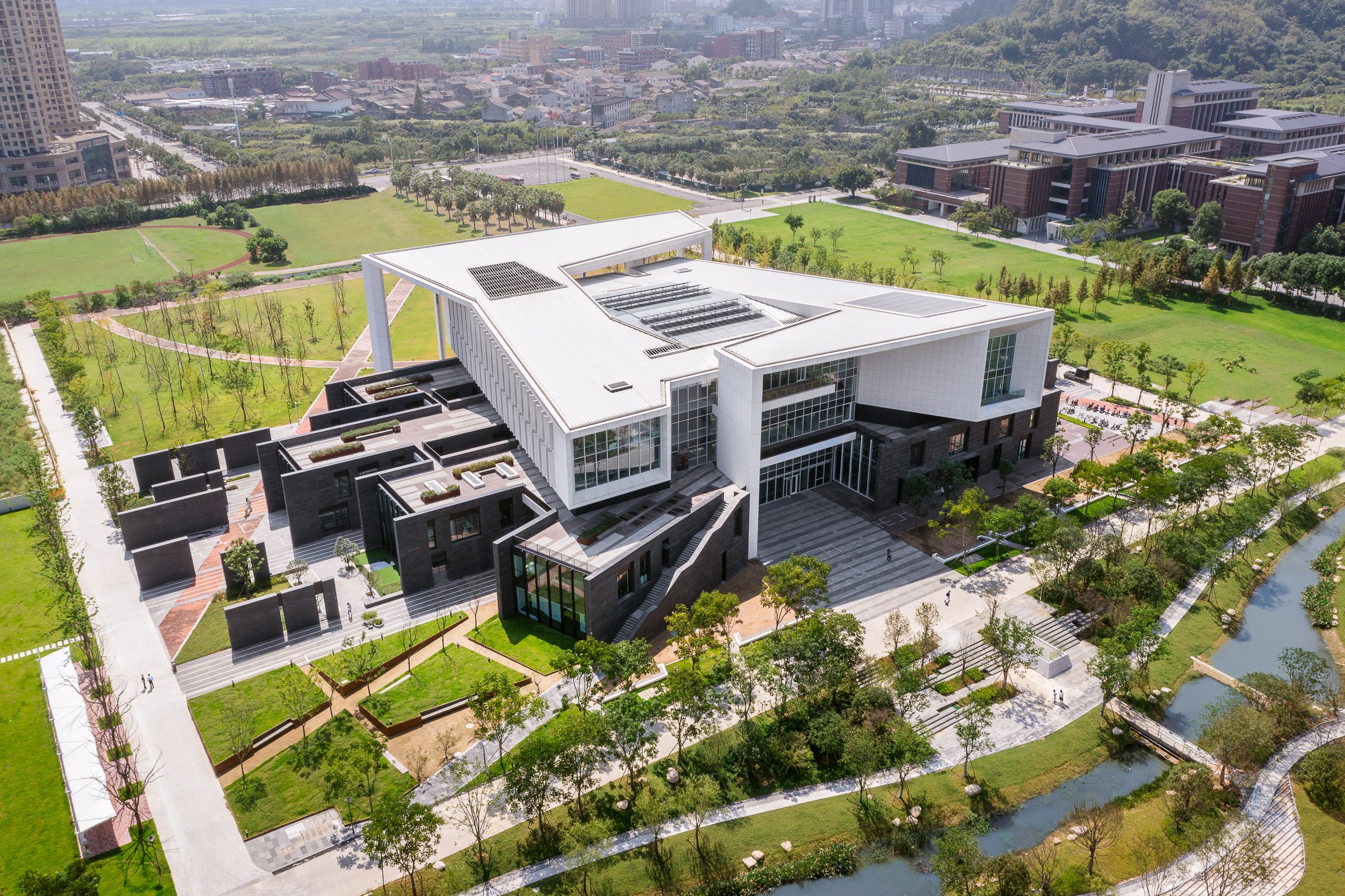 Wenzhou Kean University / Moore Ruble Yudell 