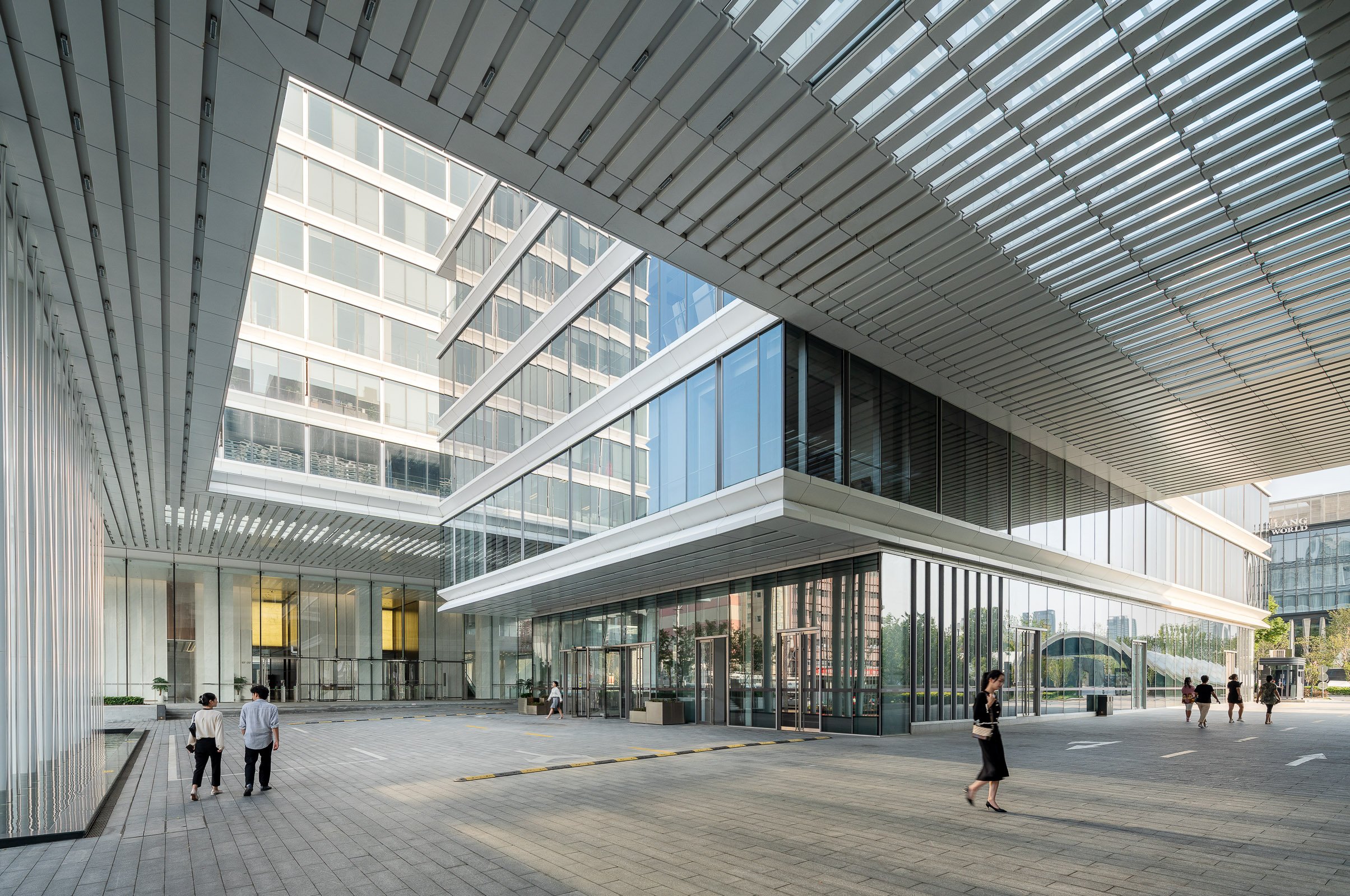 Shandong Gold Poly Financial Plaza / SOM