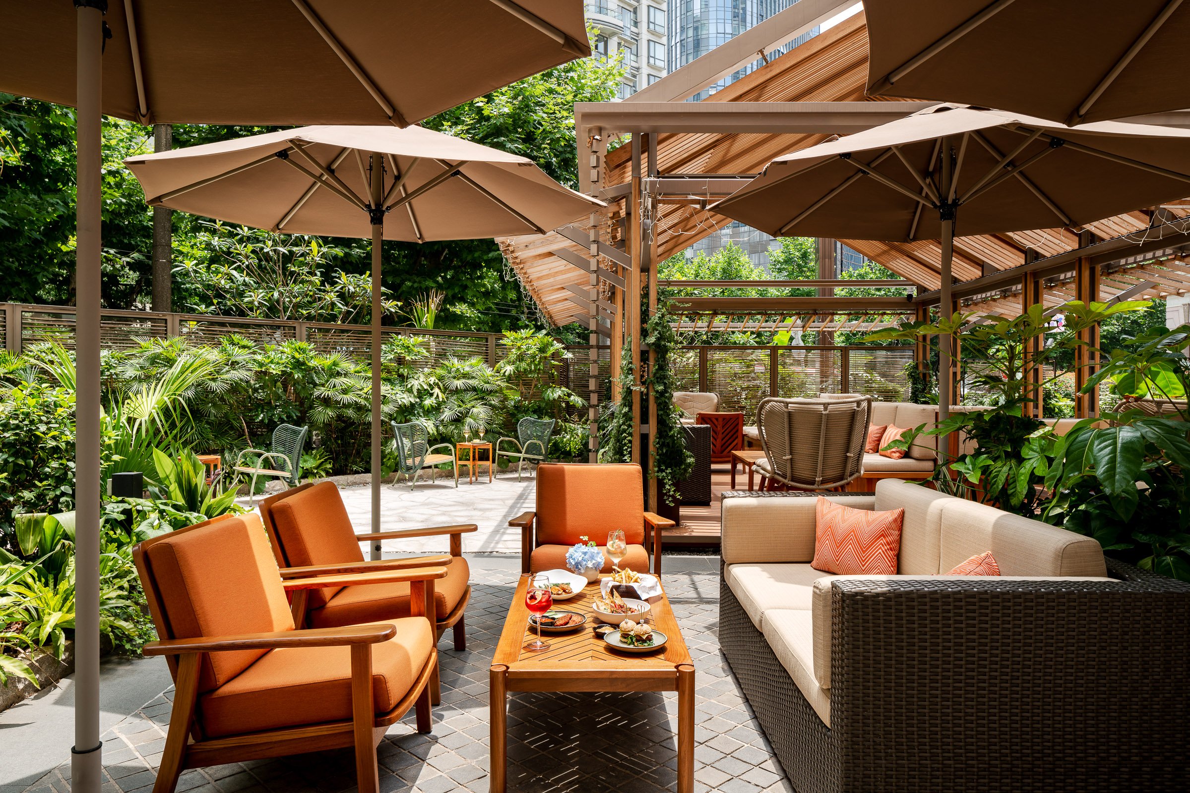  The Sukhothai Shanghai, a contemporary lifestyle hotel under The Sukhothai Hotels &amp; Resorts of HKR International, is located in the coveted Jing’an district, marking a chapter of the prestigious international hotel and resort group as their firs