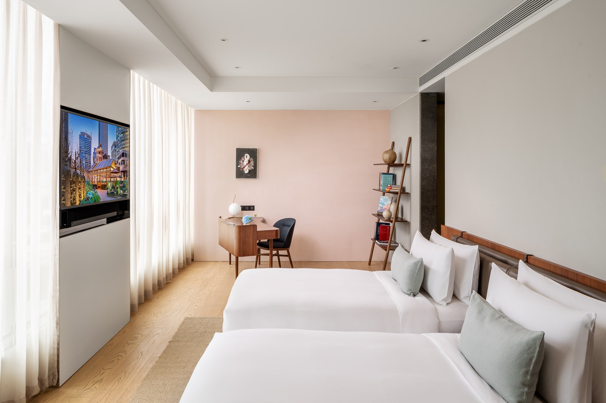  The Sukhothai Shanghai, a contemporary lifestyle hotel under The Sukhothai Hotels &amp; Resorts of HKR International, is located in the coveted Jing’an district, marking a chapter of the prestigious international hotel and resort group as their firs