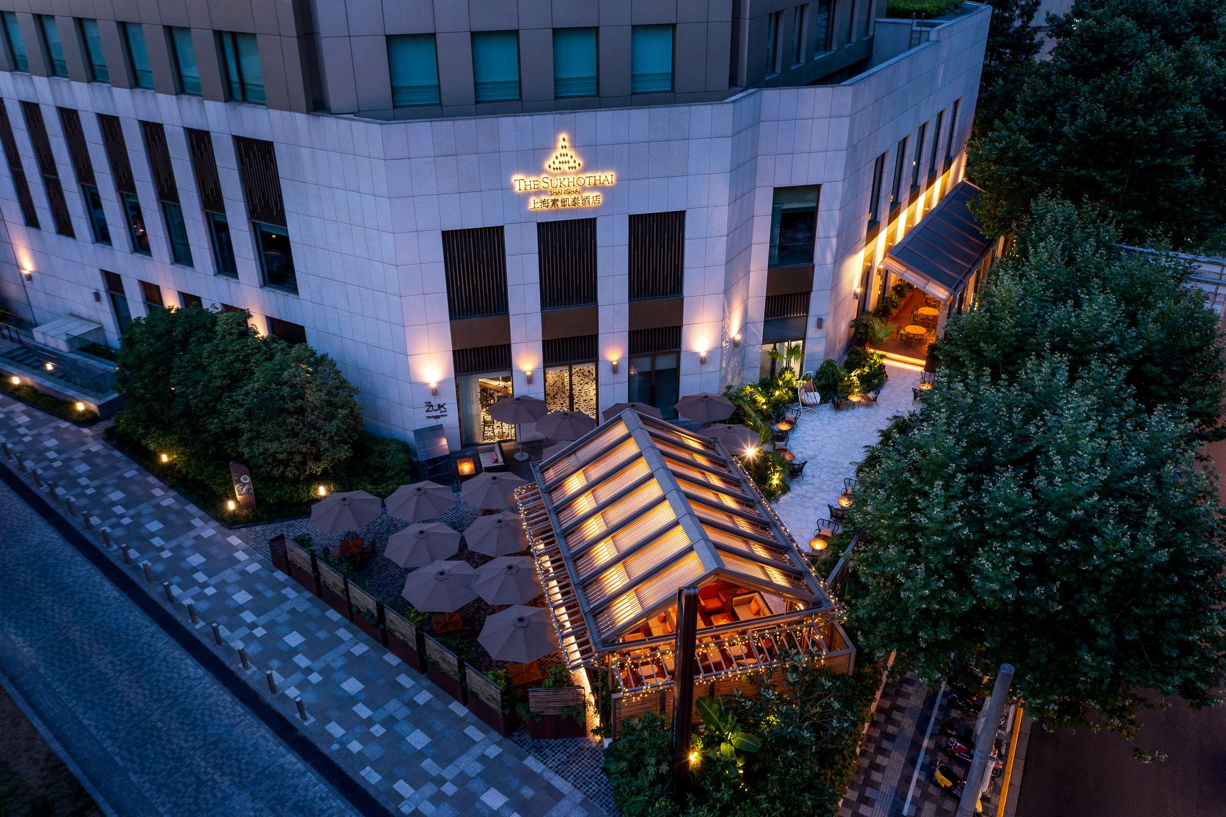  The Sukhothai Shanghai, a contemporary lifestyle hotel under The Sukhothai Hotels &amp; Resorts of HKR International, is located in the coveted Jing’an district, marking a chapter of the prestigious international hotel and resort group as their firs